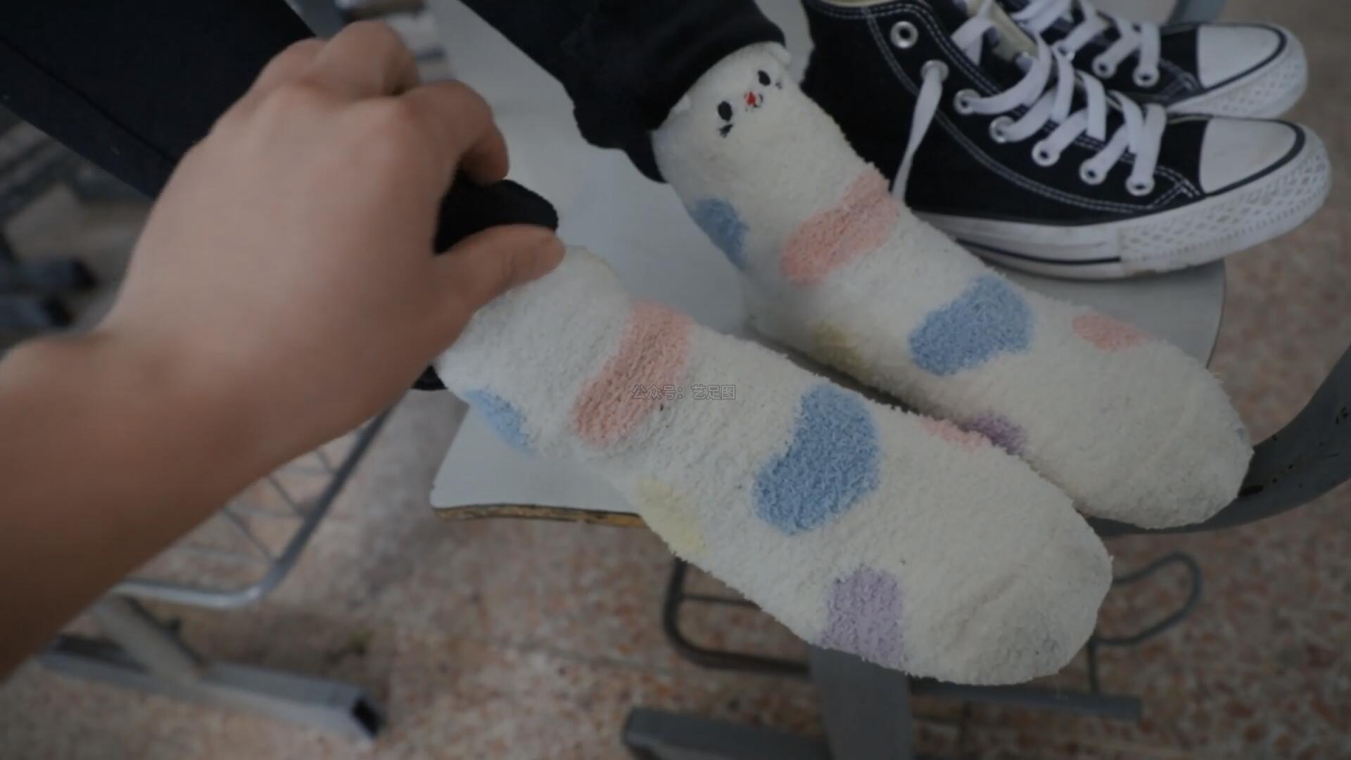 《[视频]学妹教室展嫩足》作品图