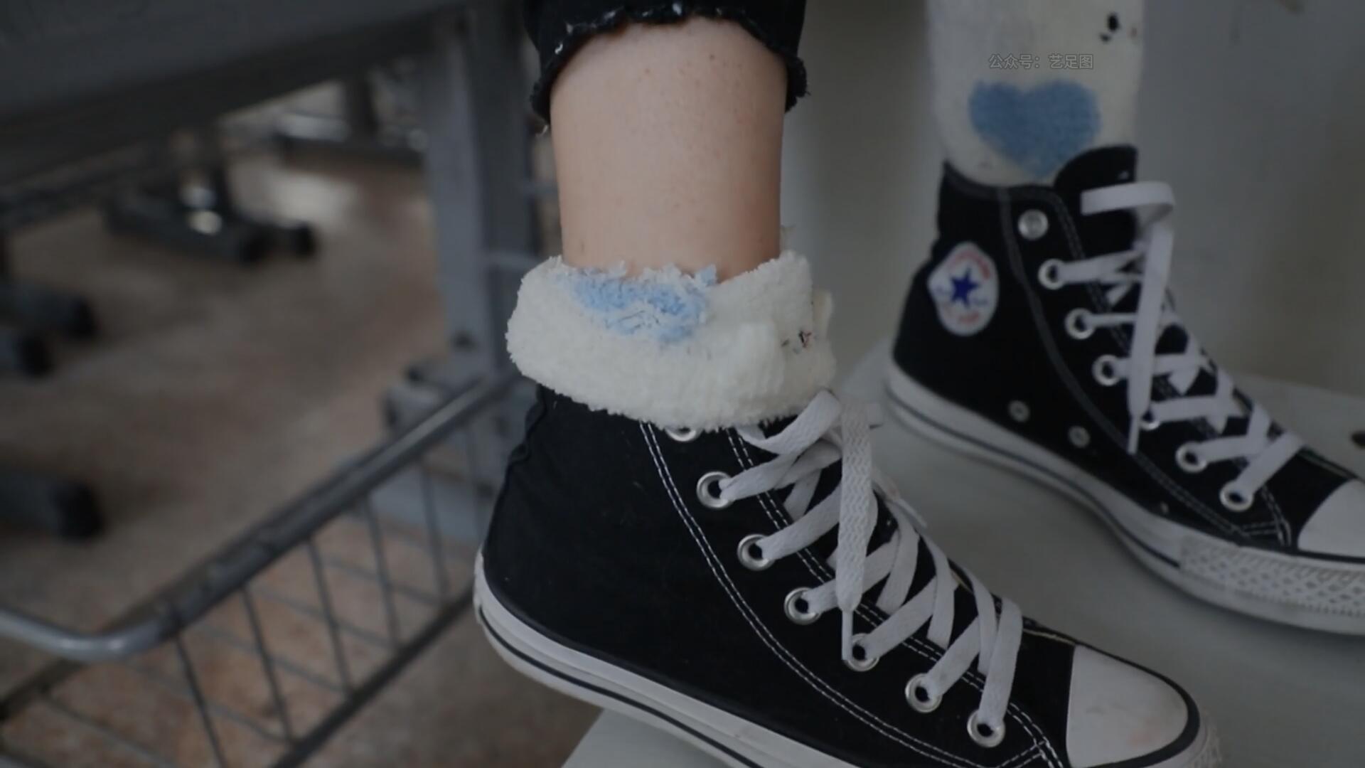 《[视频]学妹教室展嫩足》作品图