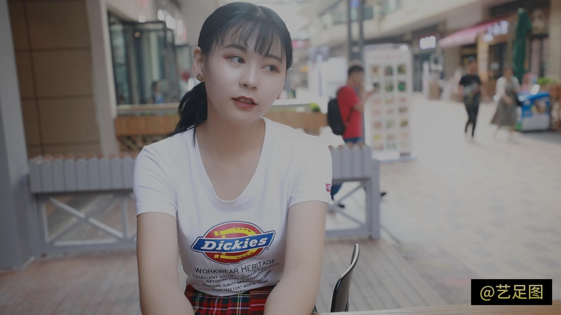 《[视频]可岚-油光丝袜的少女》作品图