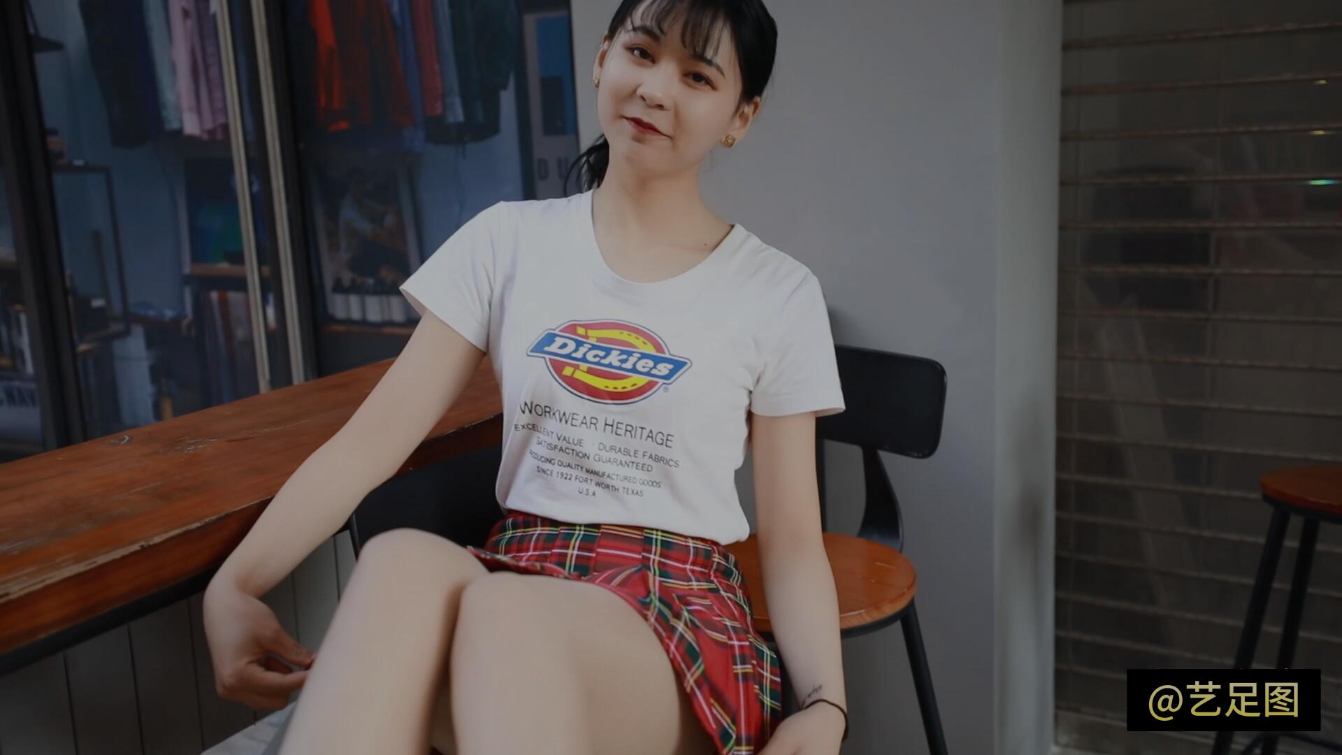 《[视频]可岚-油光丝袜的少女》作品图