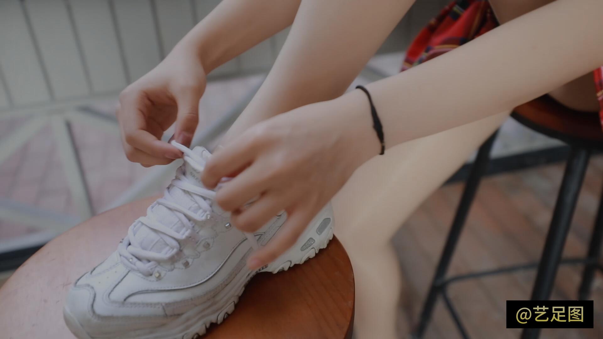 《[视频]可岚-油光丝袜的少女》作品图