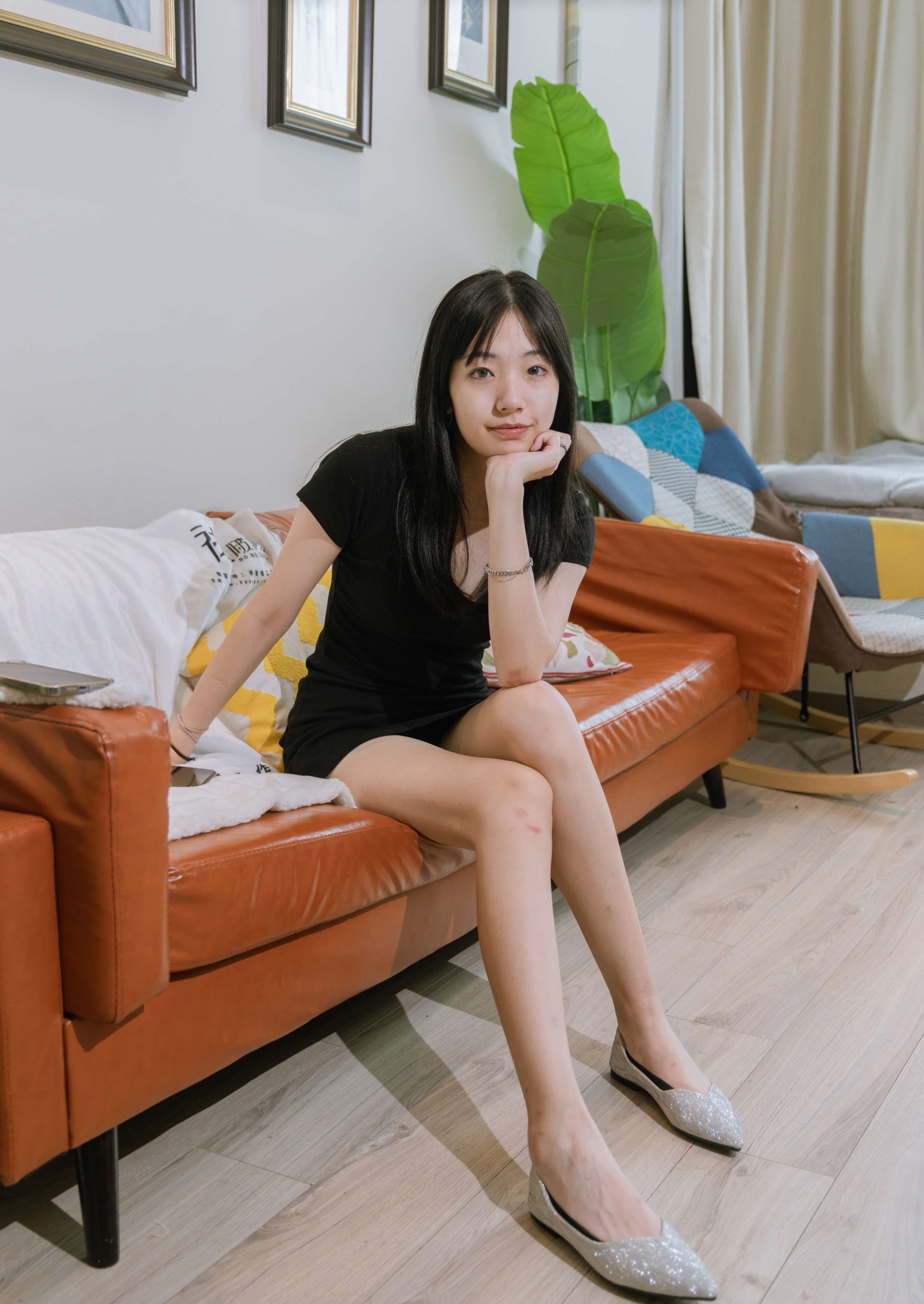 《小甜豆 黑色船袜の裸足》作品图