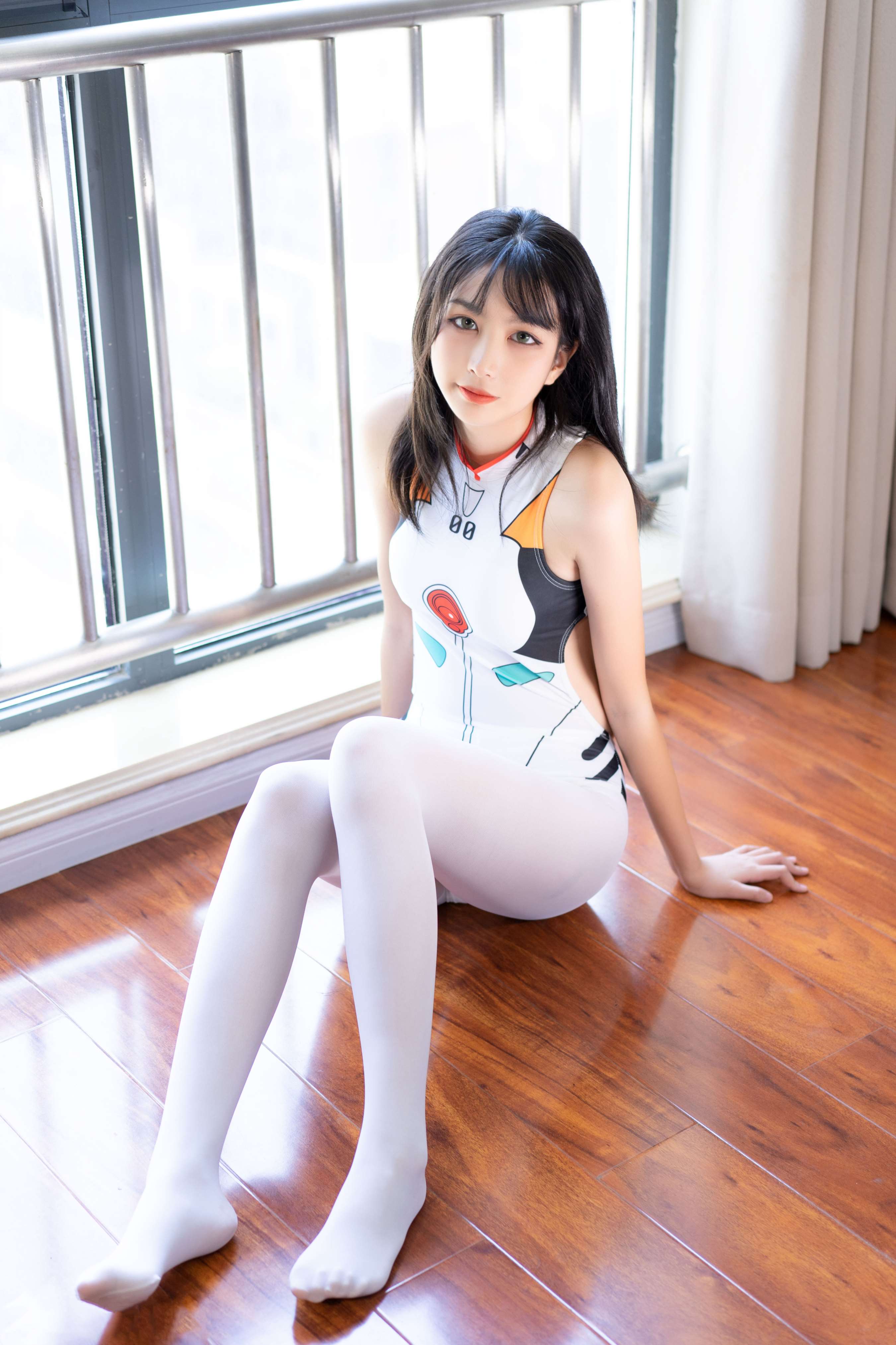 《少女COS泳衣の白丝足》作品图