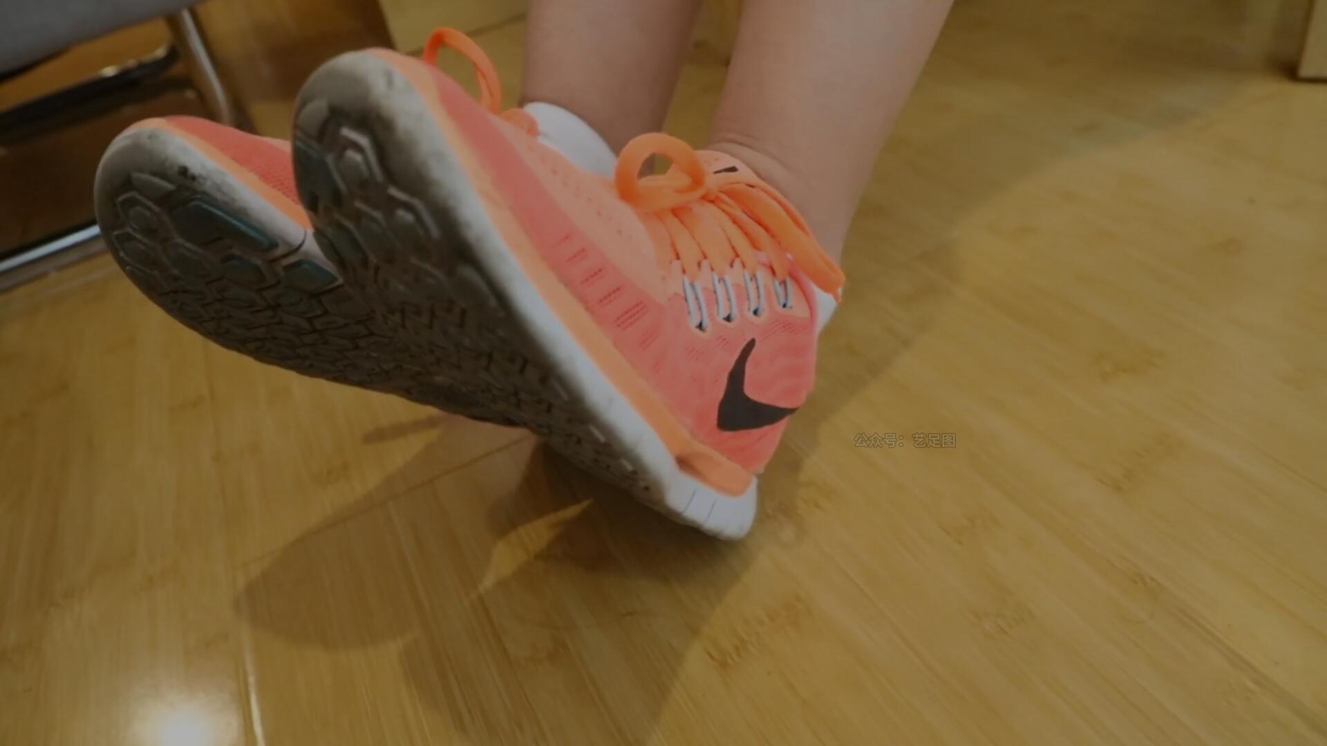 《[视频]脱少女白棉袜足》作品图