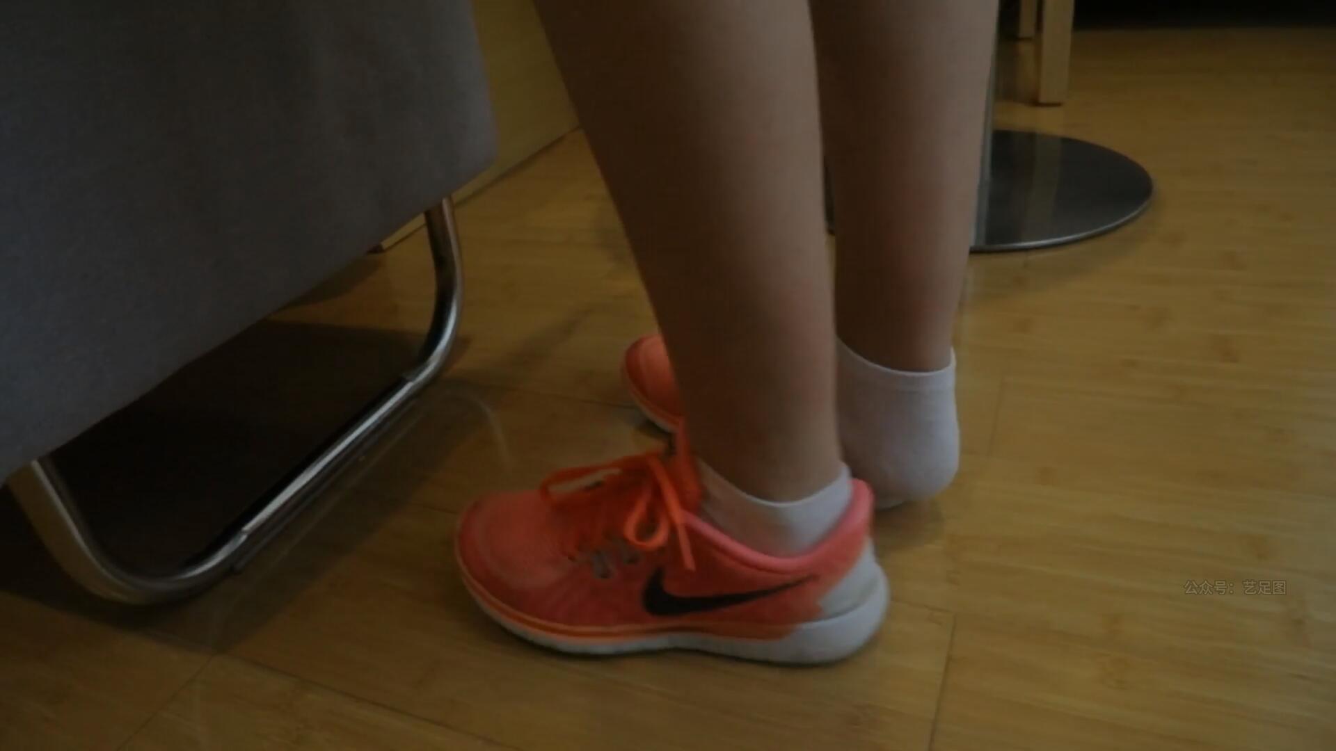 《[视频]脱少女白棉袜足》作品图