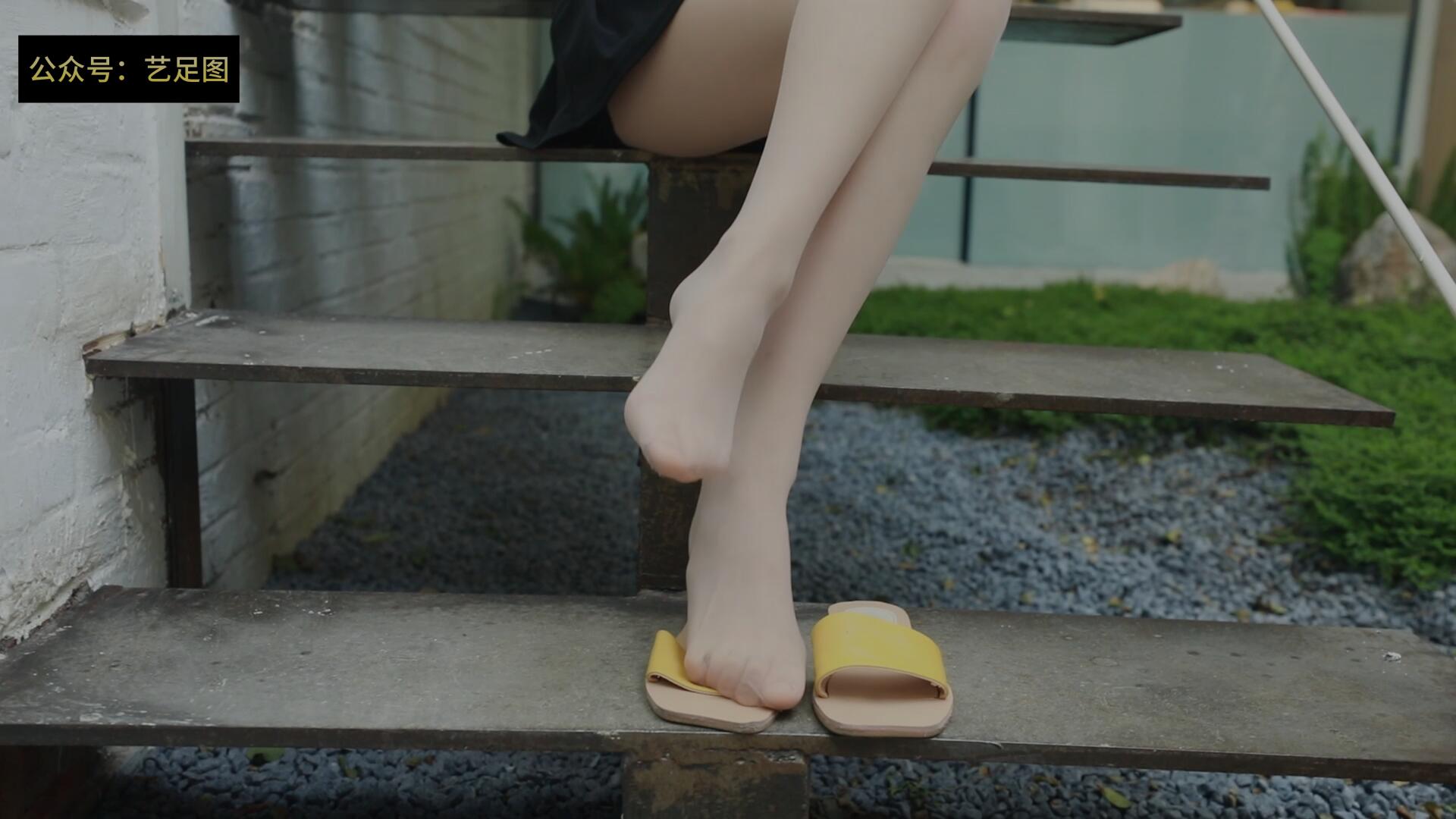 《[视频]舒蕾-艺术空间丝袜美腿》作品图