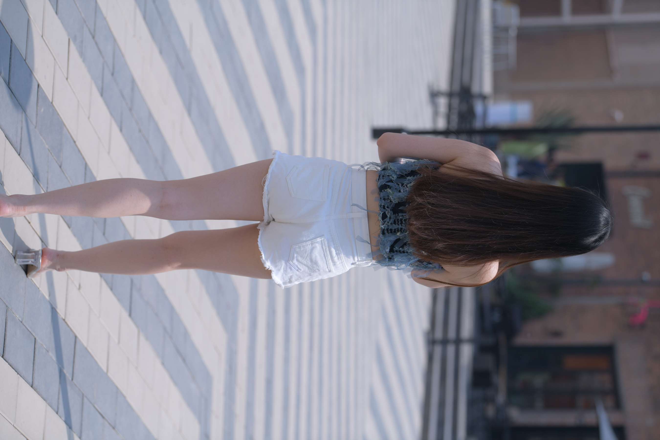 《白色热裤少女嫩足 第一部》作品图