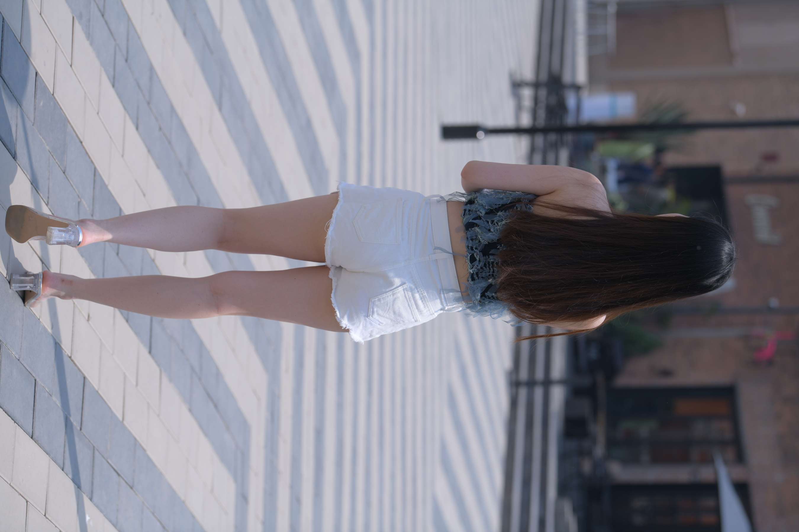 《白色热裤少女嫩足 第一部》作品图