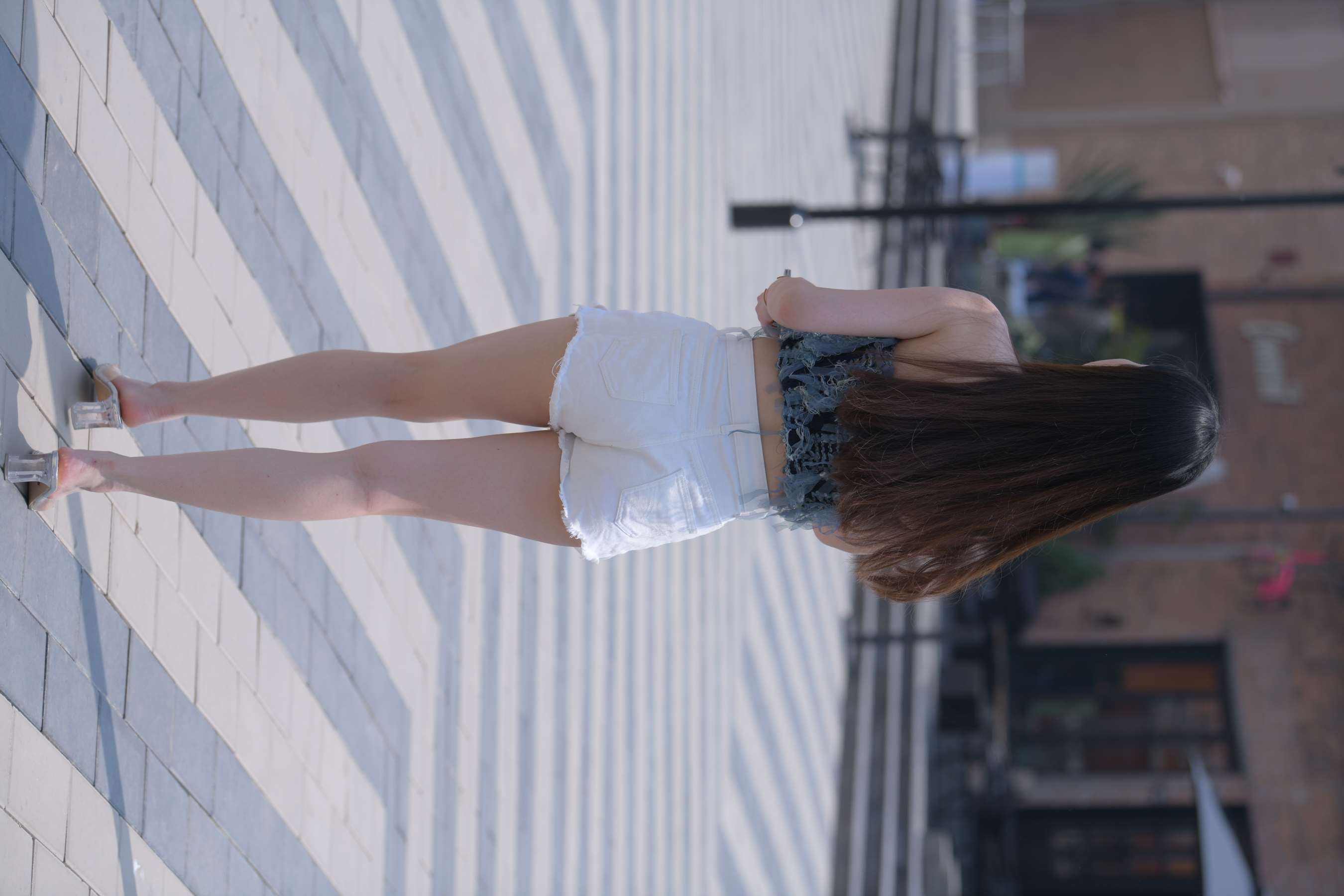 《白色热裤少女嫩足 第一部》作品图