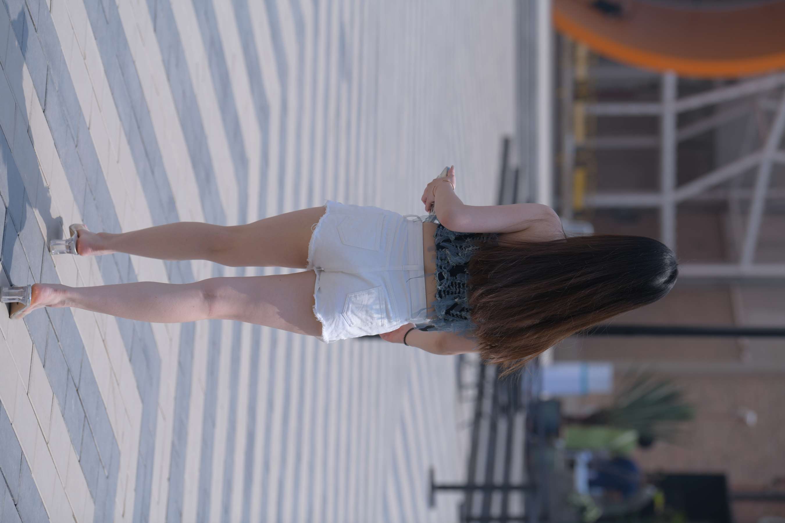 《白色热裤少女嫩足 第一部》作品图