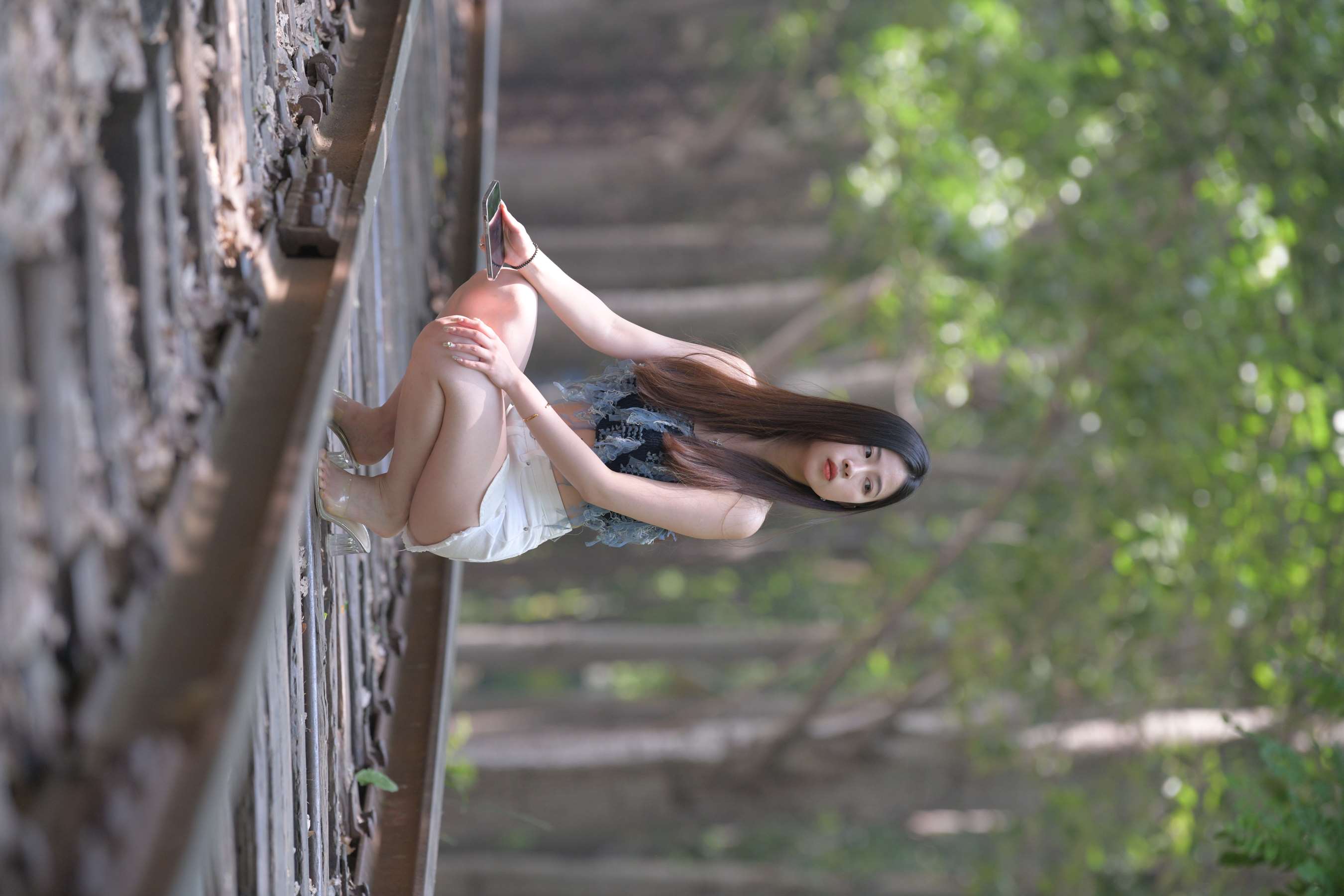 《白色热裤少女嫩足 第二部》作品图