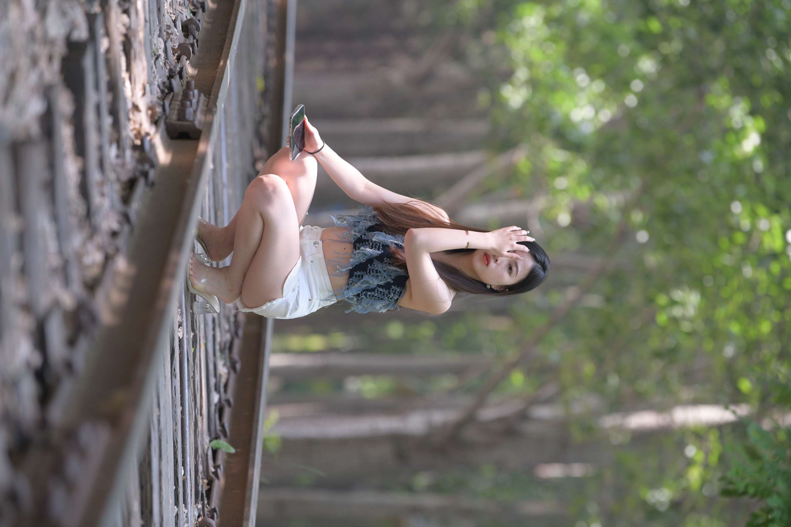 《白色热裤少女嫩足 第二部》作品图