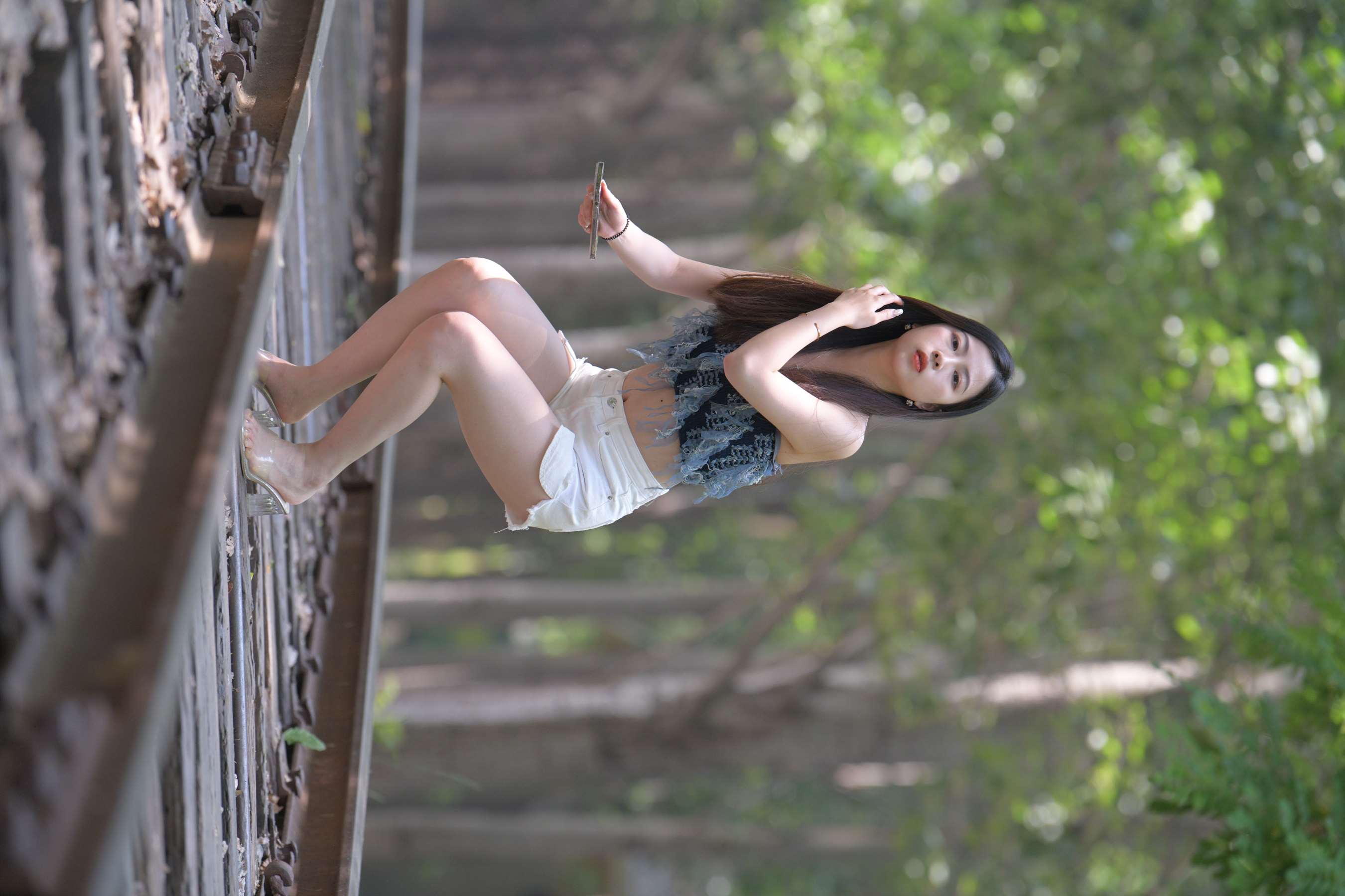 《白色热裤少女嫩足 第二部》作品图