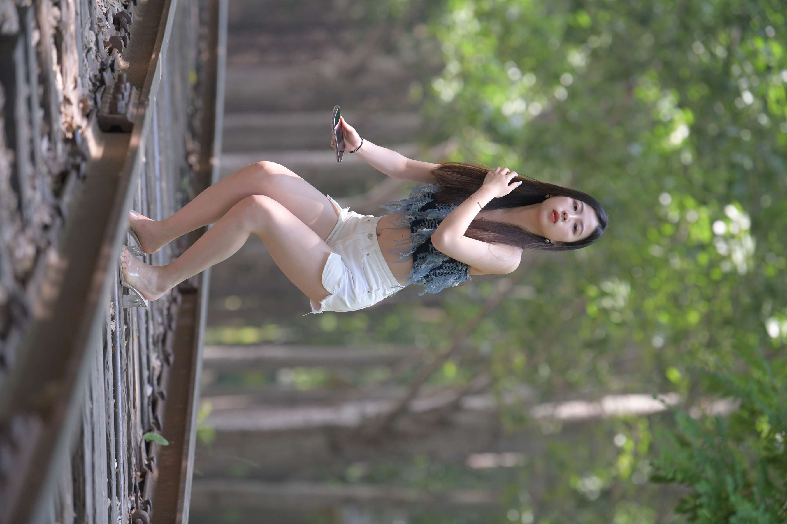 《白色热裤少女嫩足 第二部》作品图