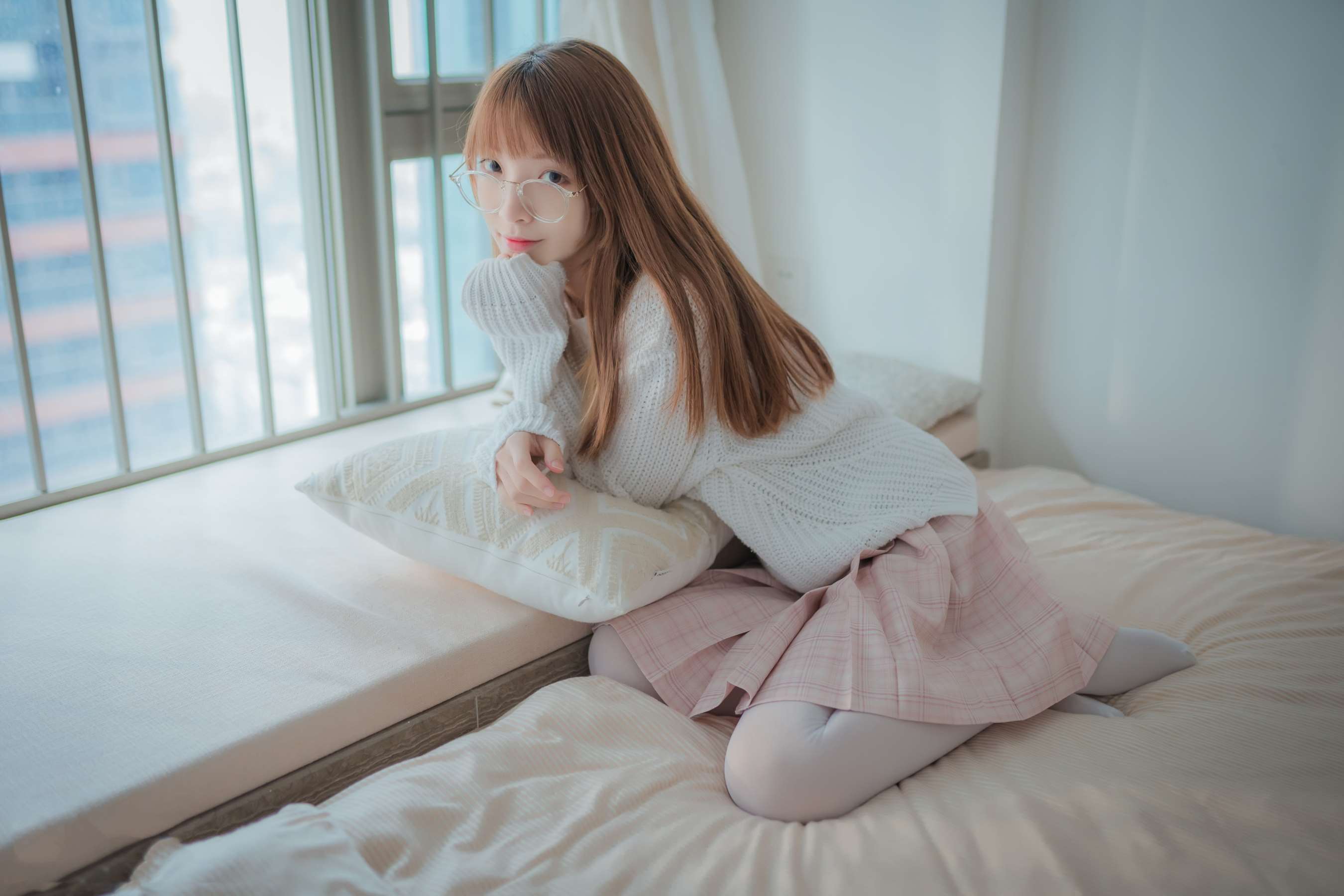 《少女毛衣の白丝足》作品图