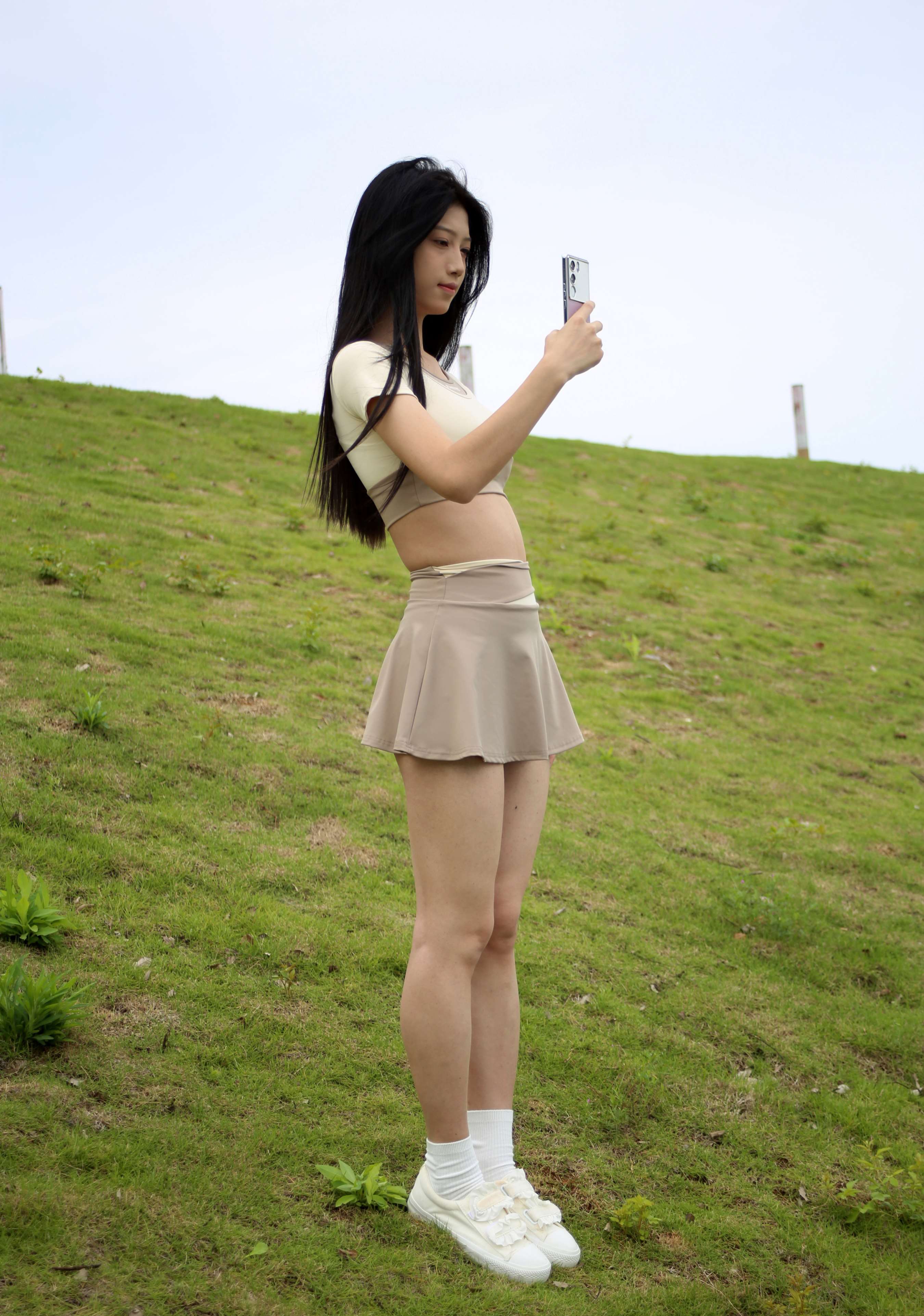 《秀秀长白袜》作品图