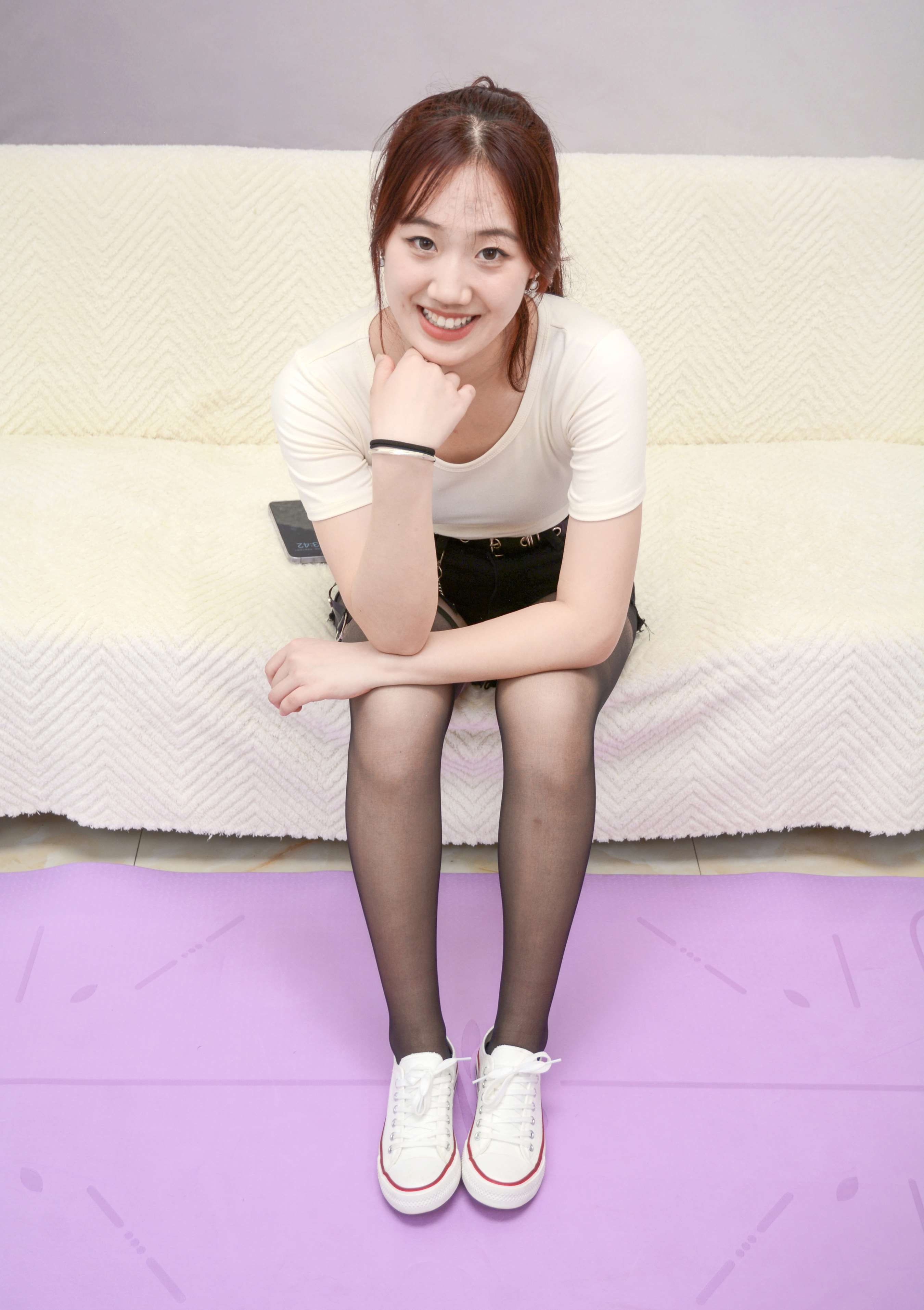 《菲菲帆布鞋の丝足》作品图