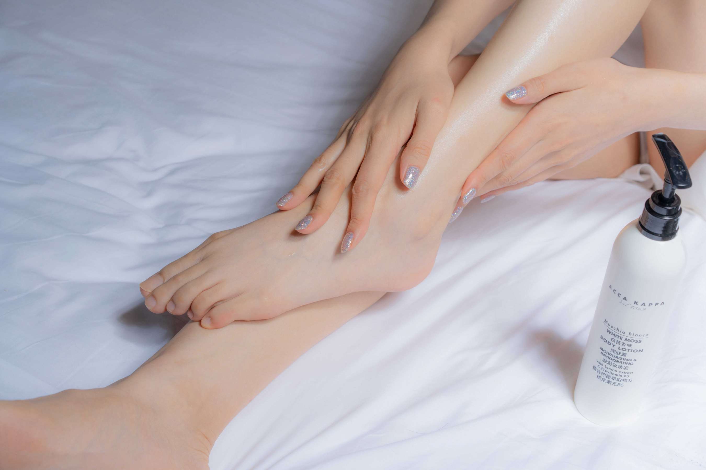 《静怡-漂亮宝贝的玉足护理》作品图