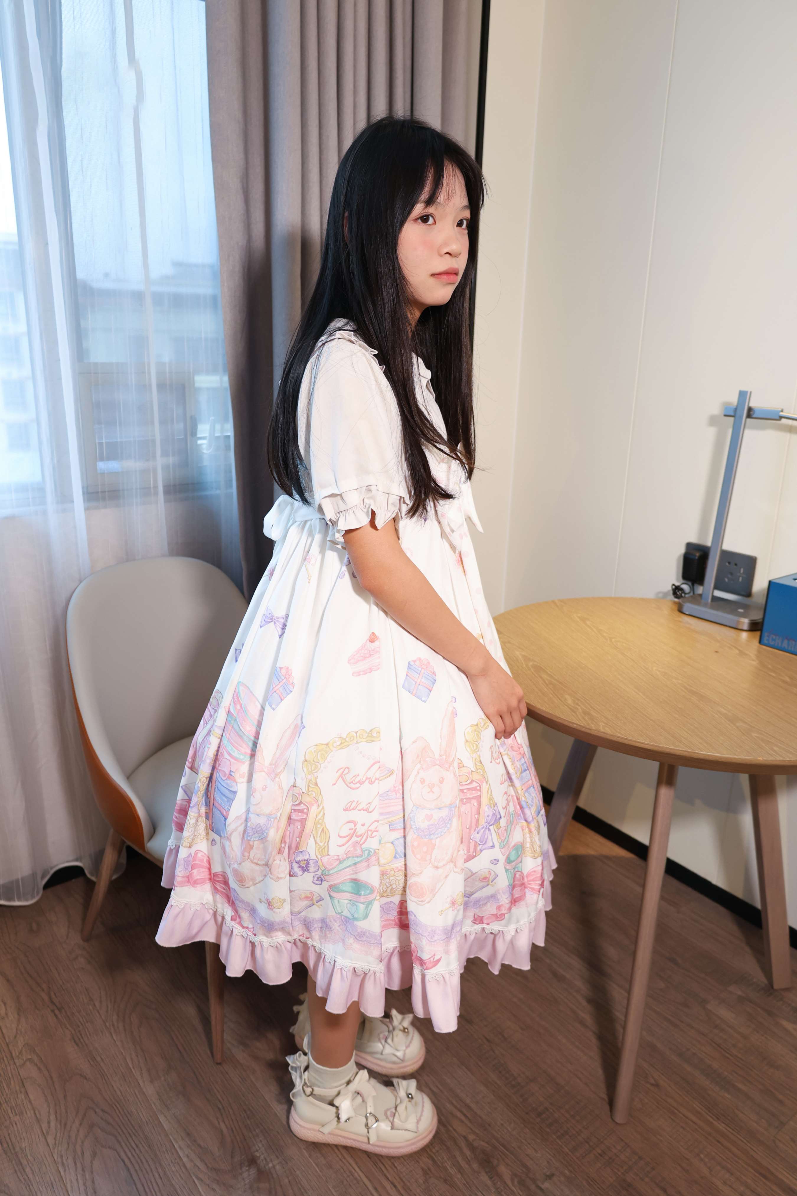 《少女公主裙の棉袜足》作品图