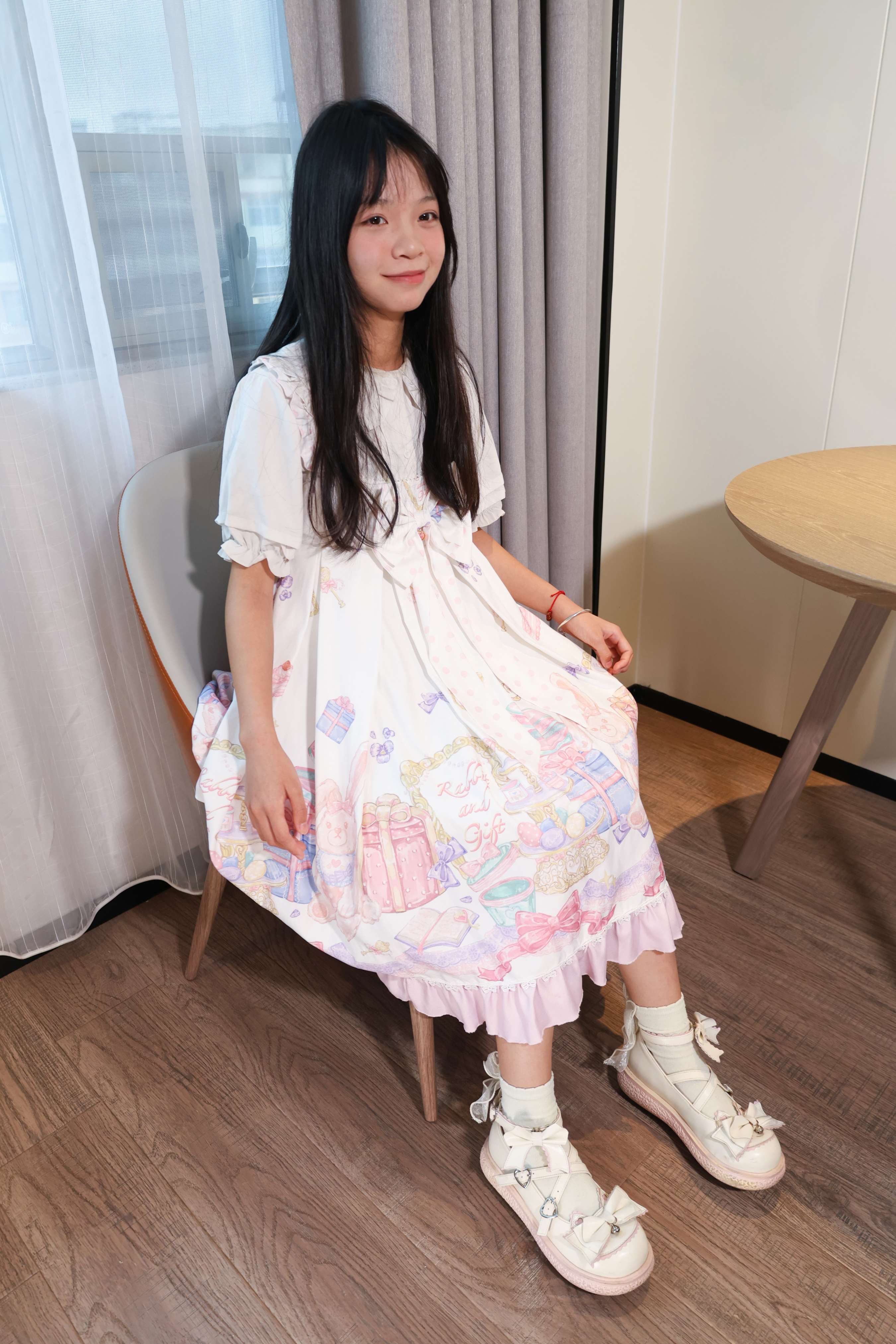 《少女公主裙の棉袜足》作品图