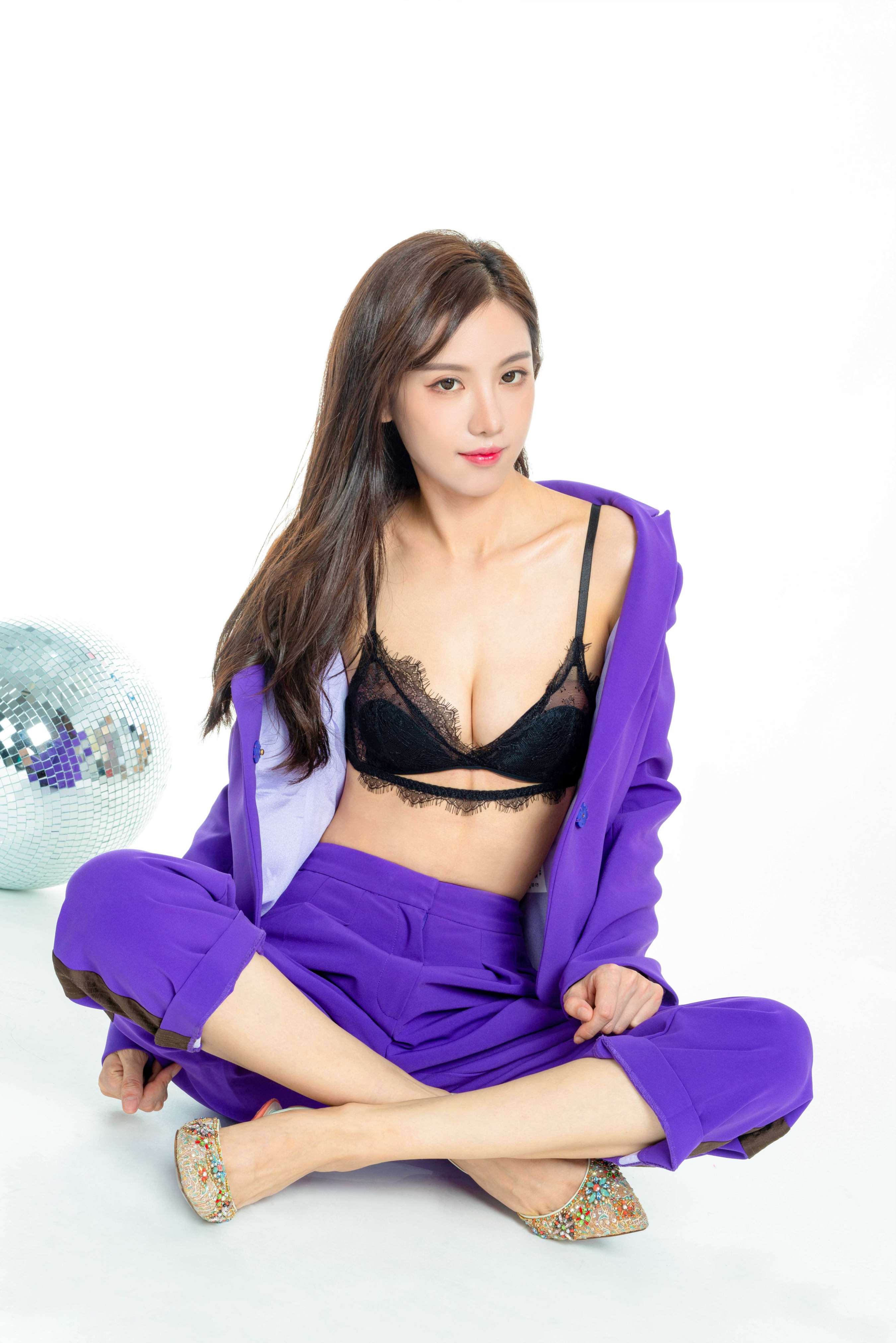 《静怡-摄影棚拍摄的美足》作品图