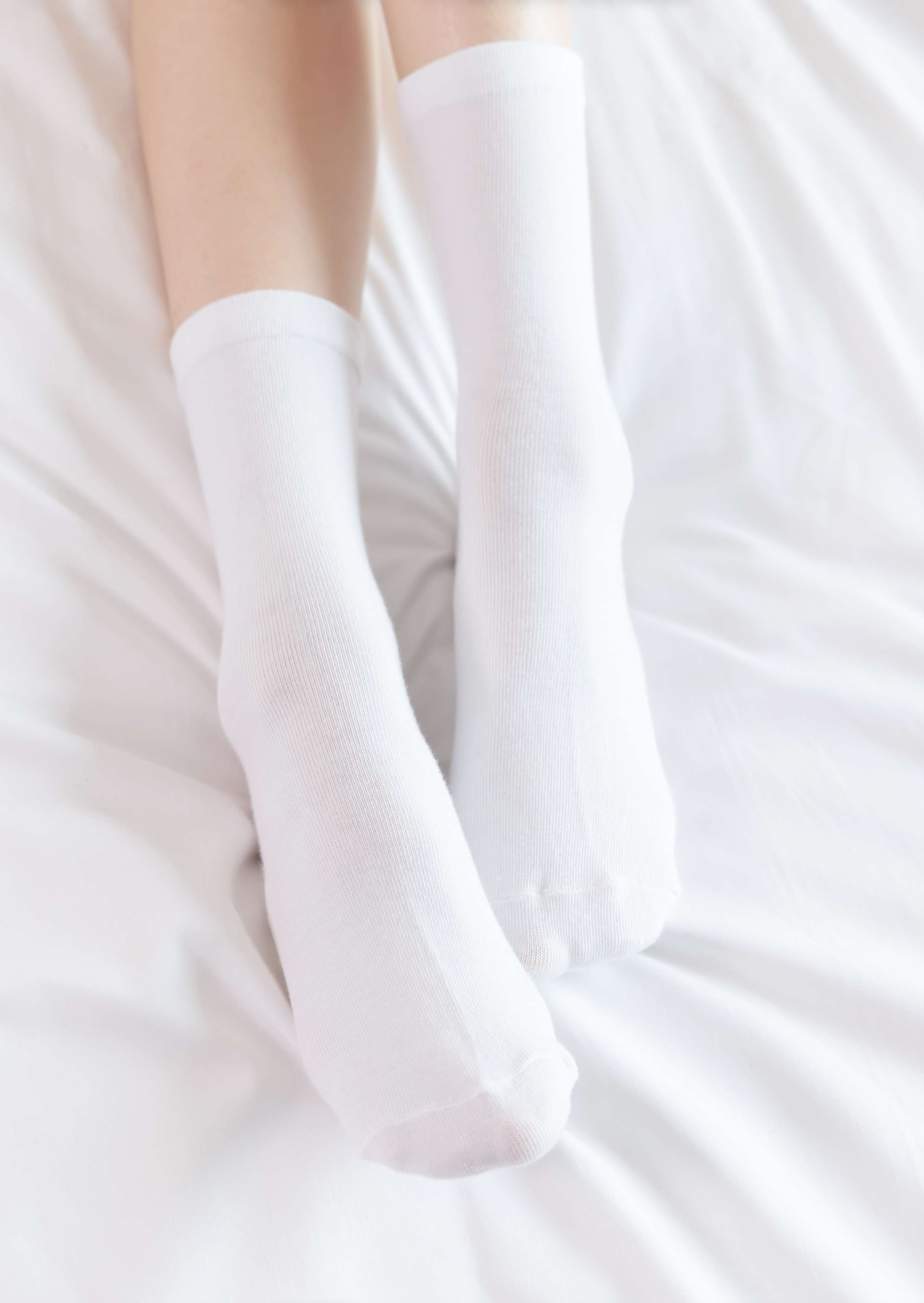 《稚予-板鞋白棉袜の灰色棉船袜》作品图