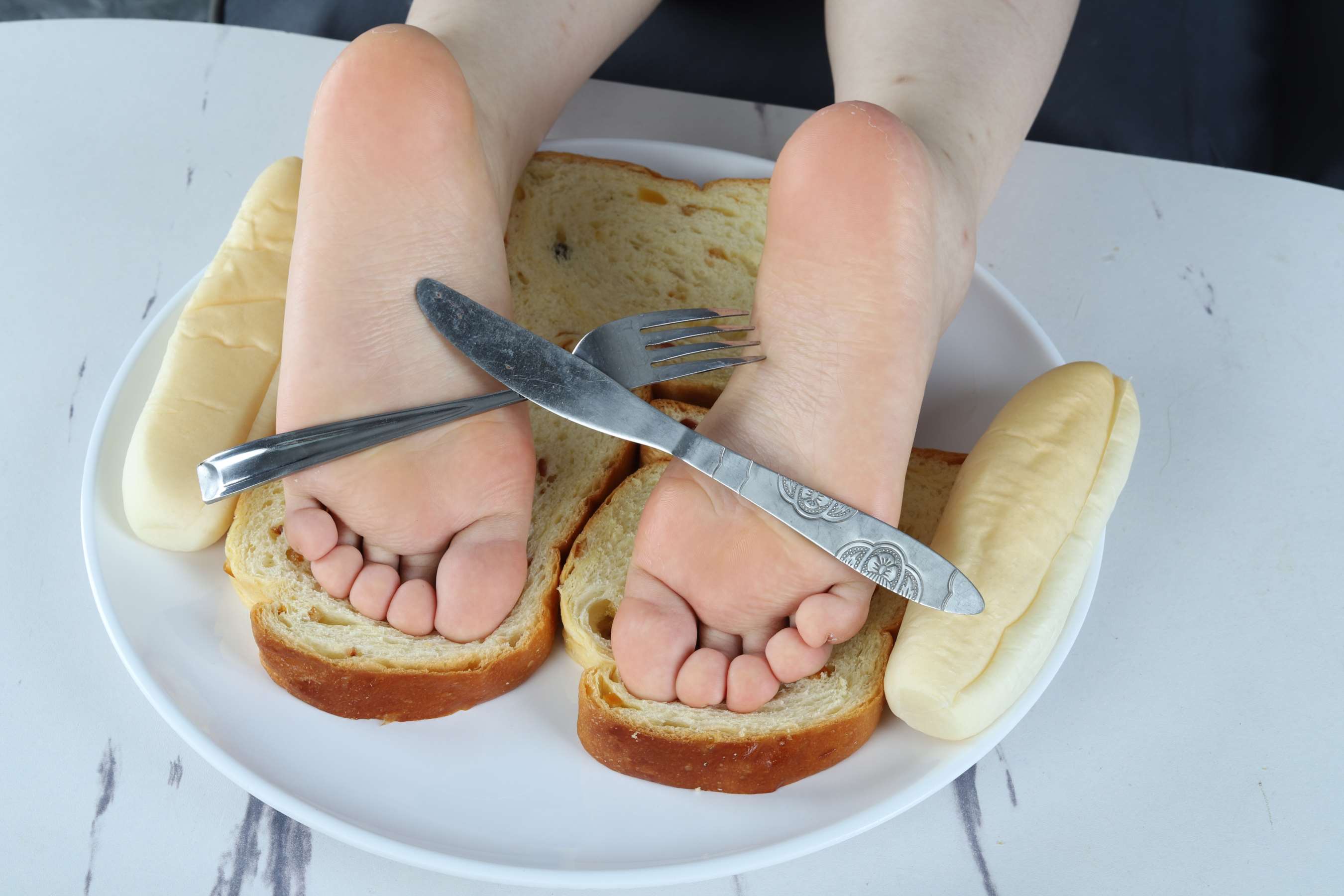 《小晴滑滑的小脚配面包超级香》作品图