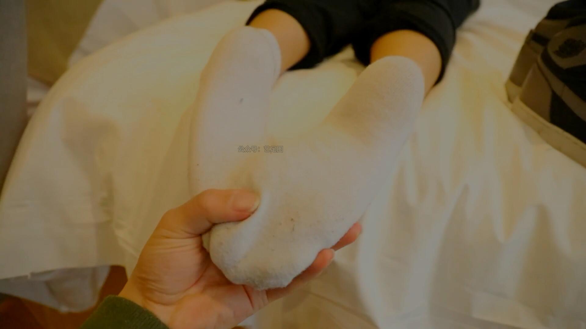 《[视频]少女板鞋の脏白棉袜》作品图