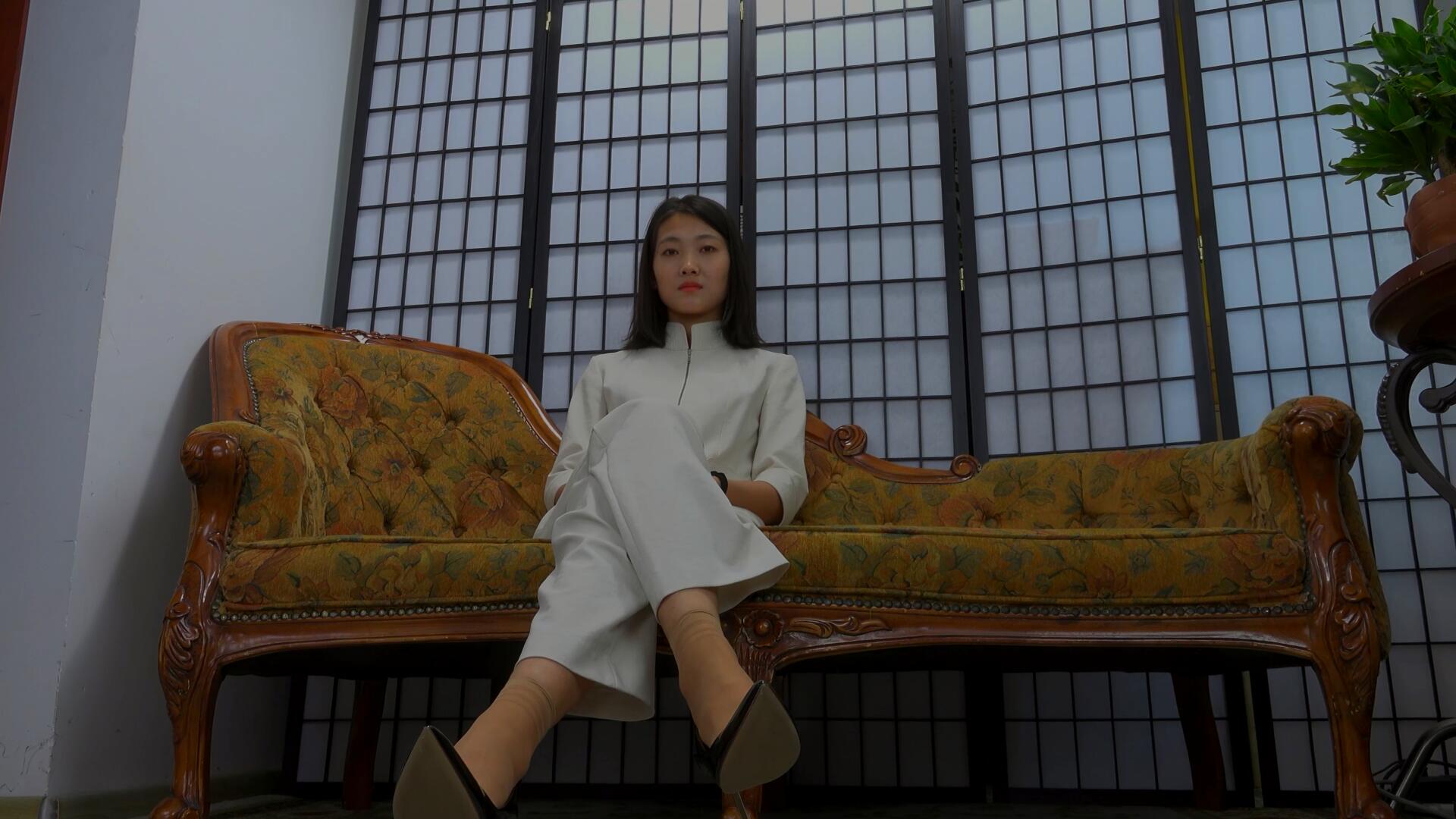 《[寄卖视频]-A&F-Muxiaolan-展示性感的39码大脚丫》作品图