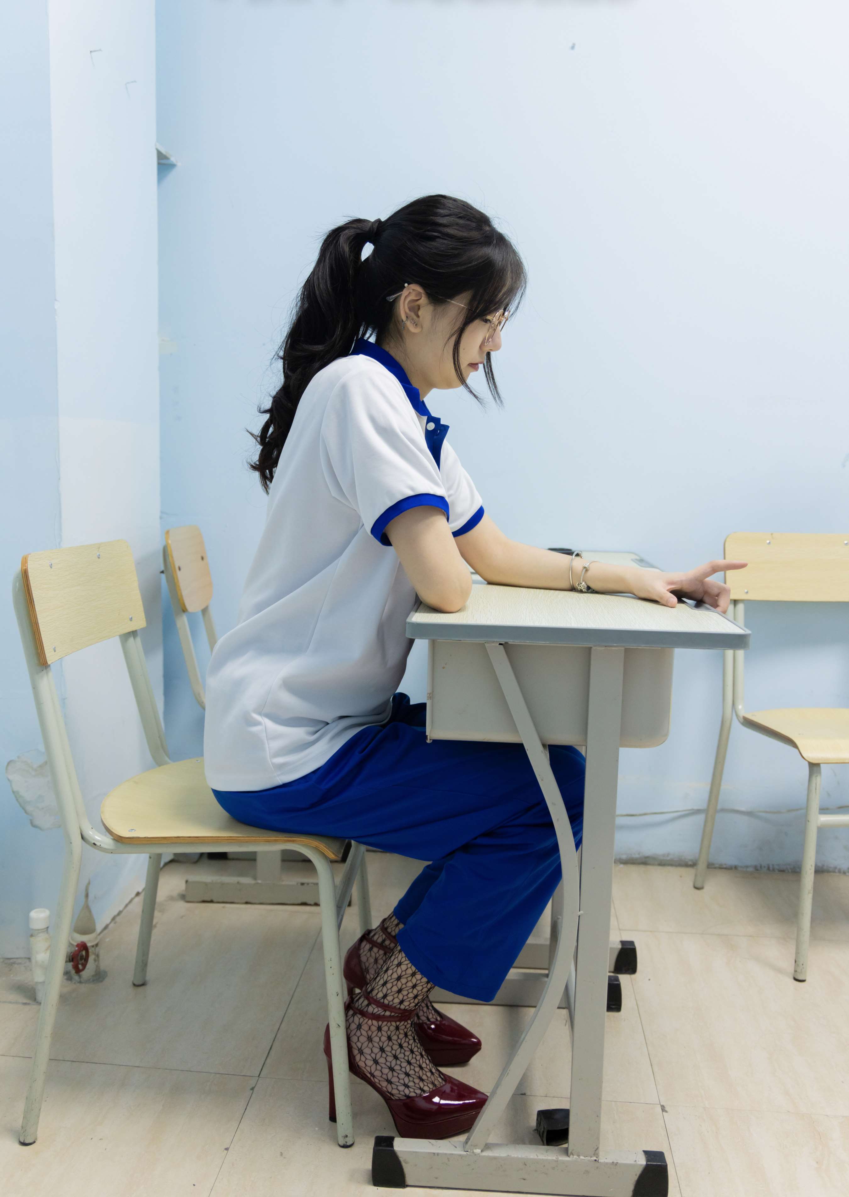 《小甜豆-高跟鞋の校服裤里丝》作品图