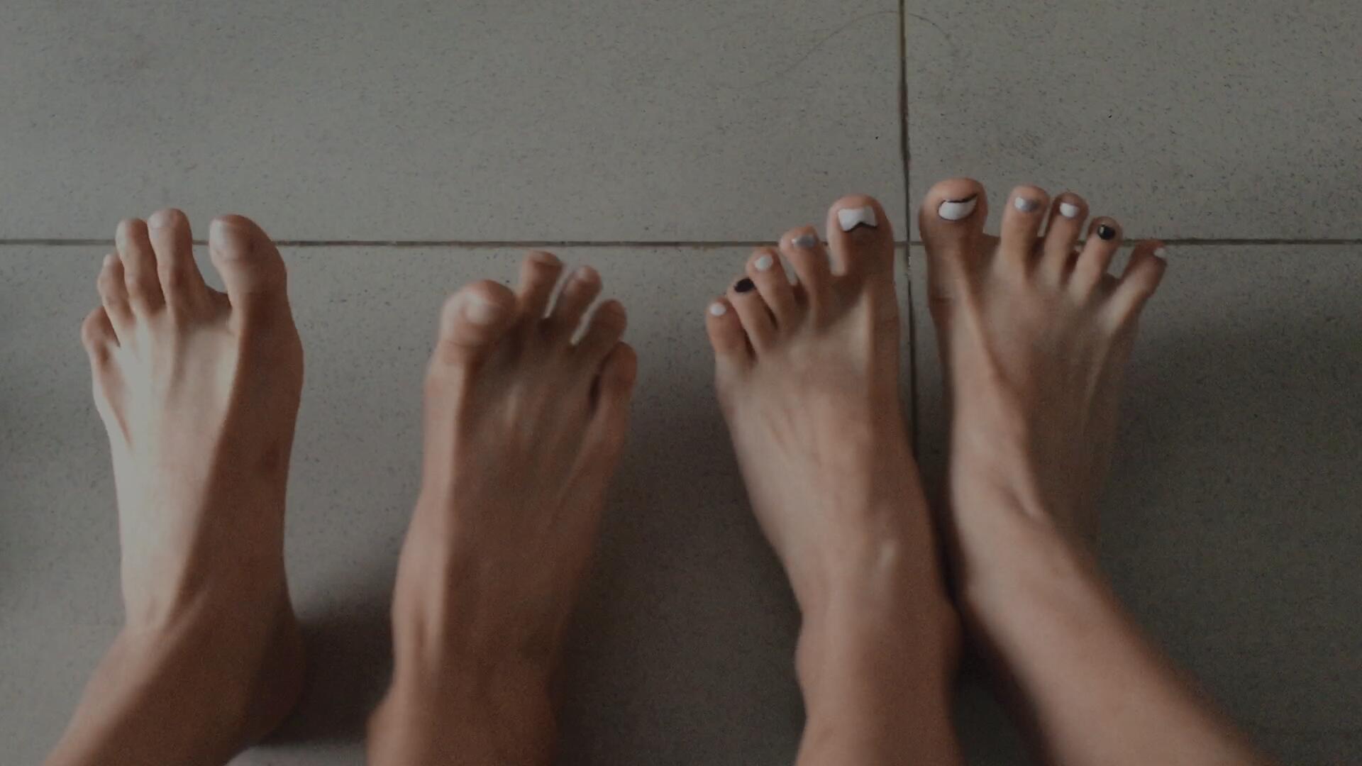 《[视频]套路2个南京大学生在宿舍自拍足底3个视频》作品图