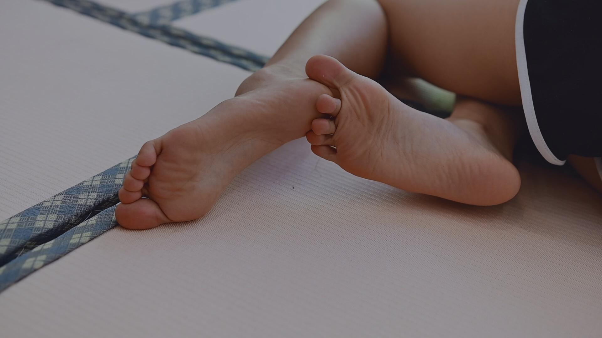 《[视频]香港女生的可爱脚丫2个视频》作品图