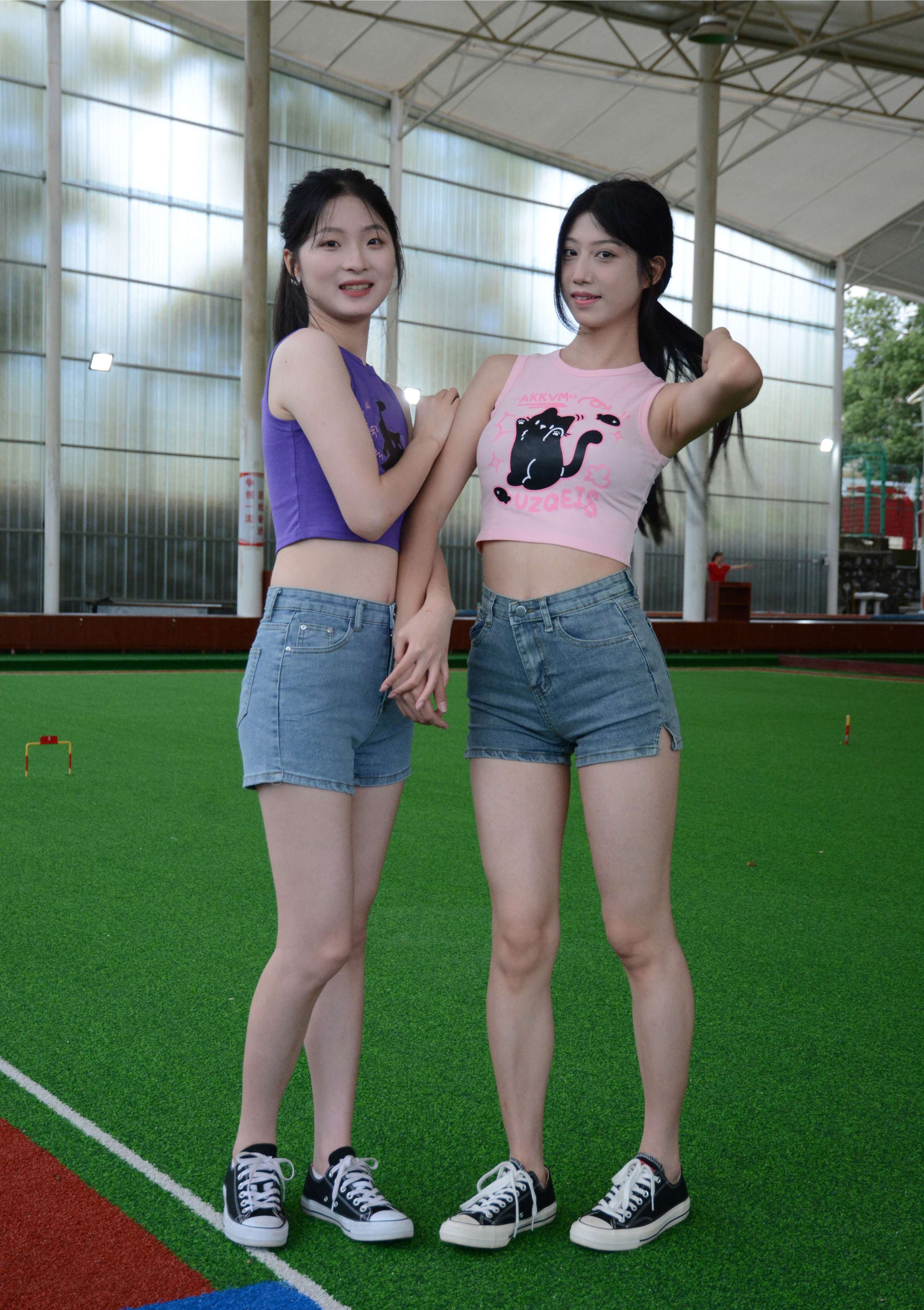 《秀秀の安安 室内运动场展嫩足》作品图