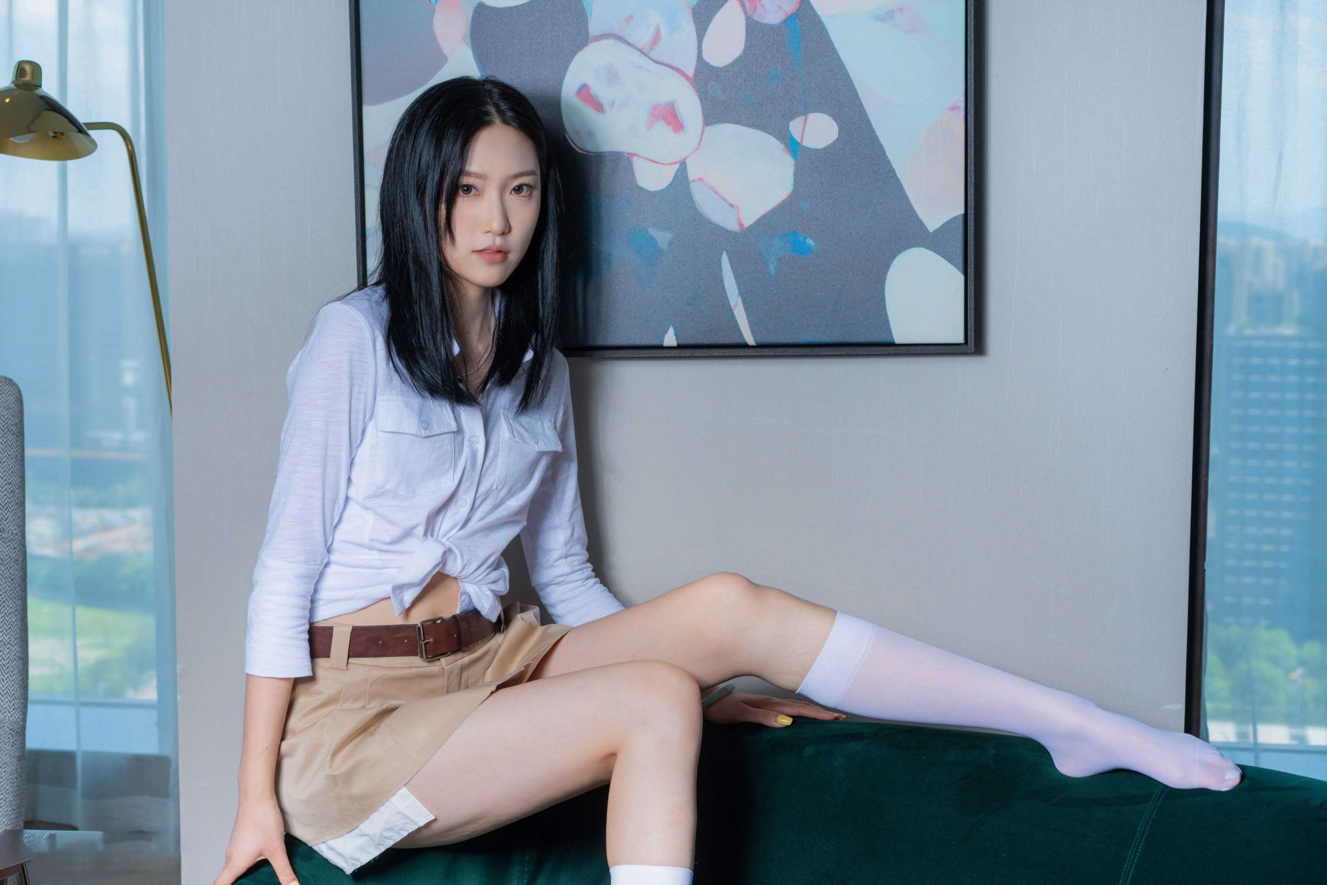 《李芊儿-脱下白色丝袜后的裸足》作品图