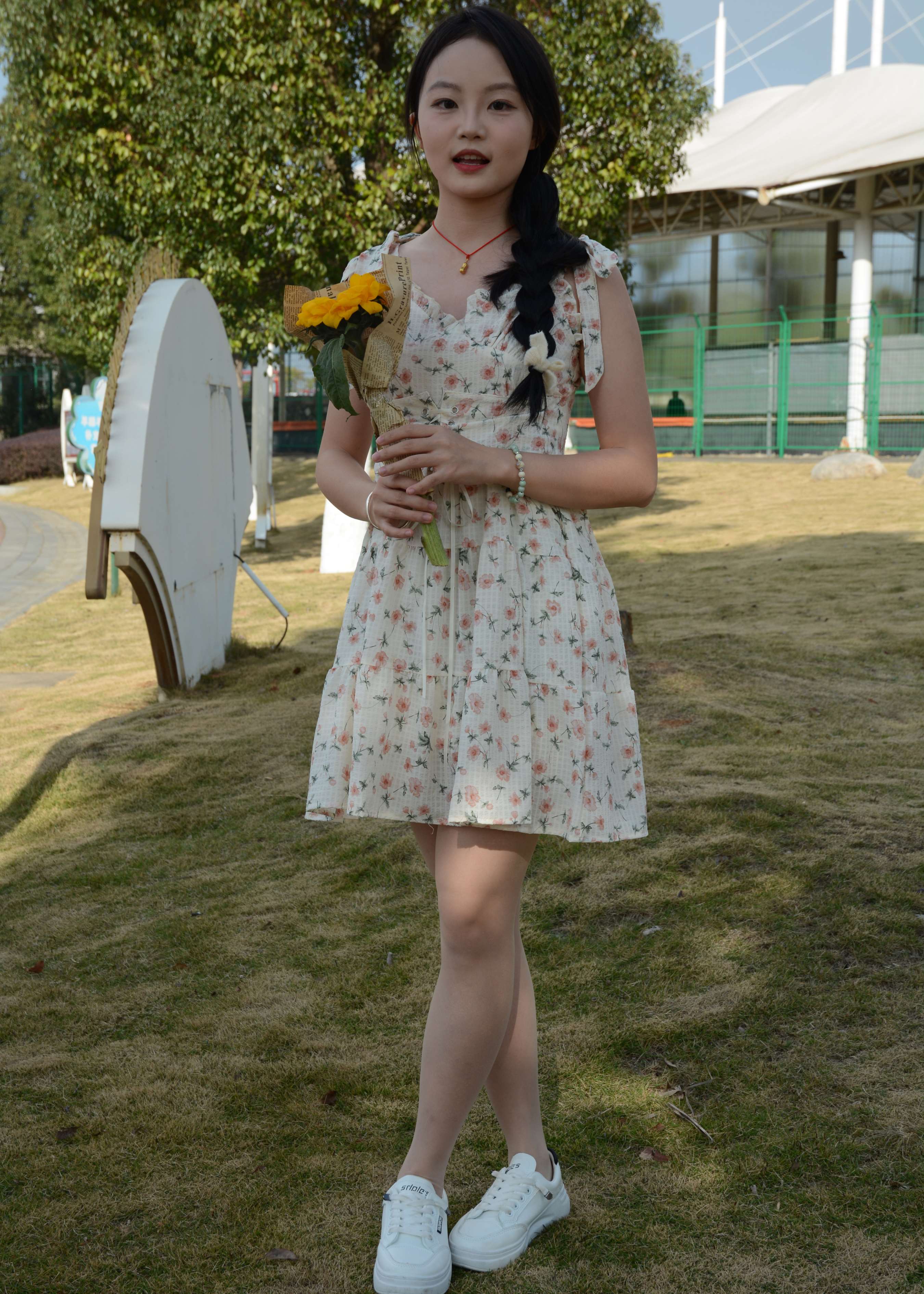 《双双-迎春碎花裙》作品图