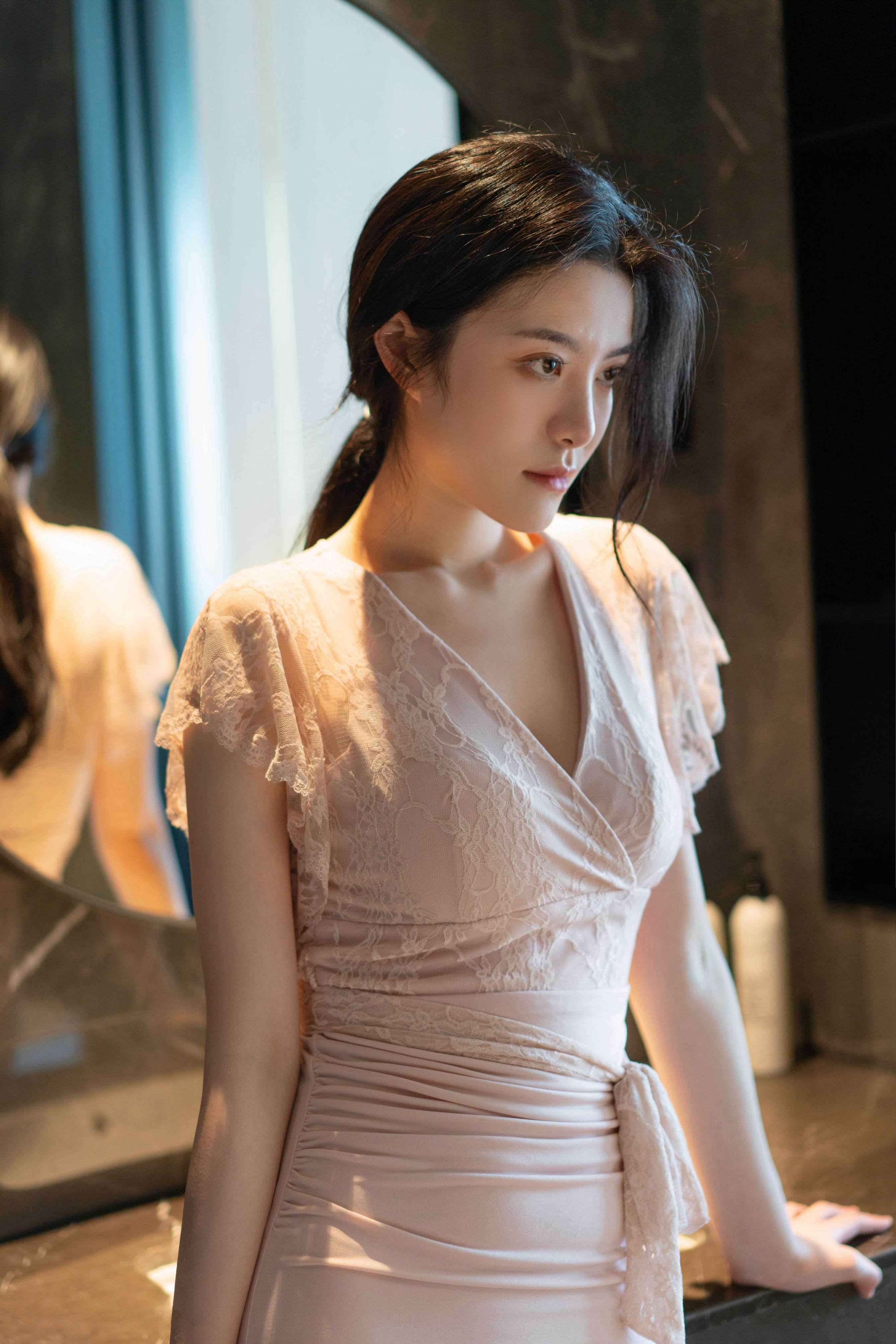 《佰琳-白皙漂亮的脚》作品图