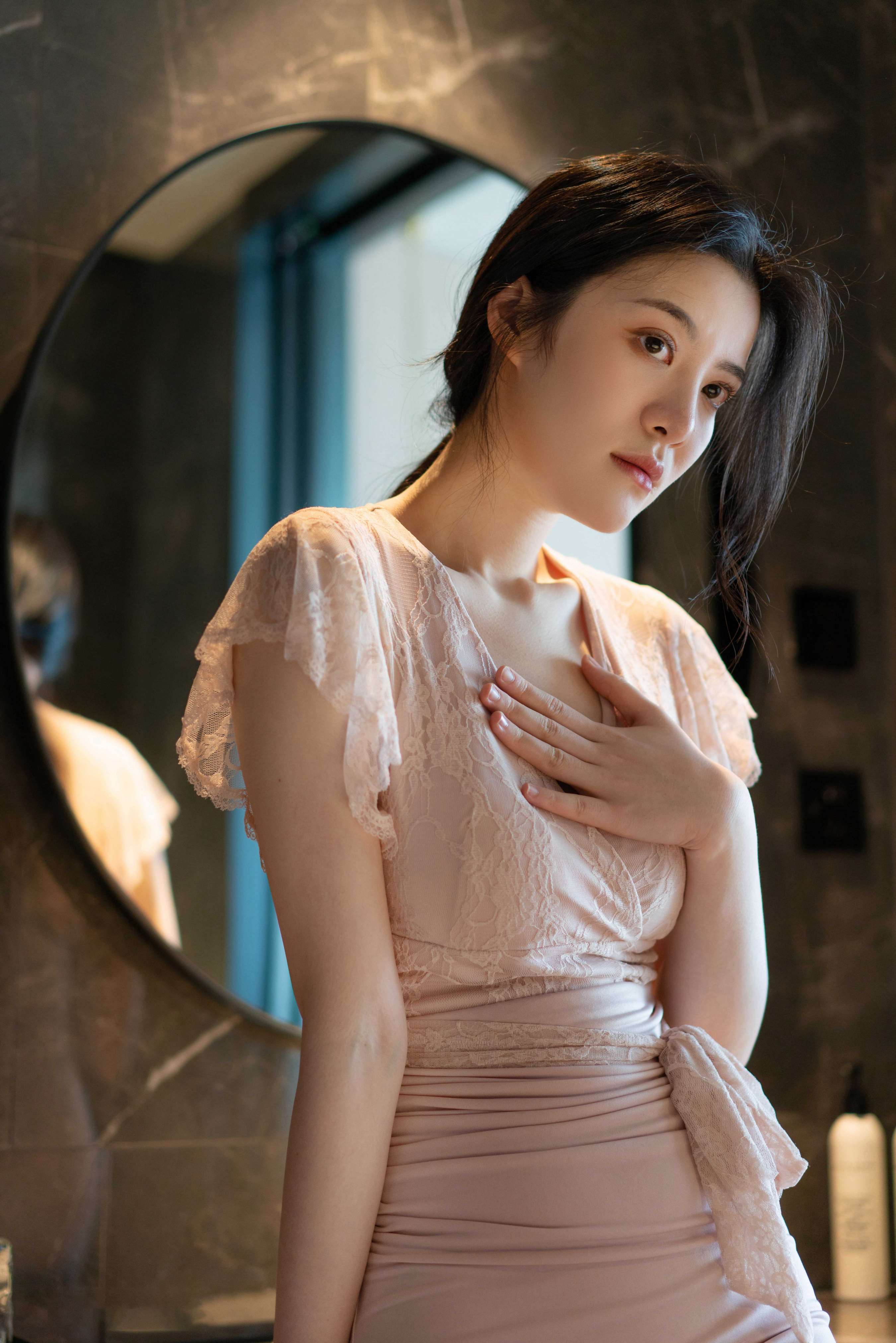 《佰琳-白皙漂亮的脚》作品图