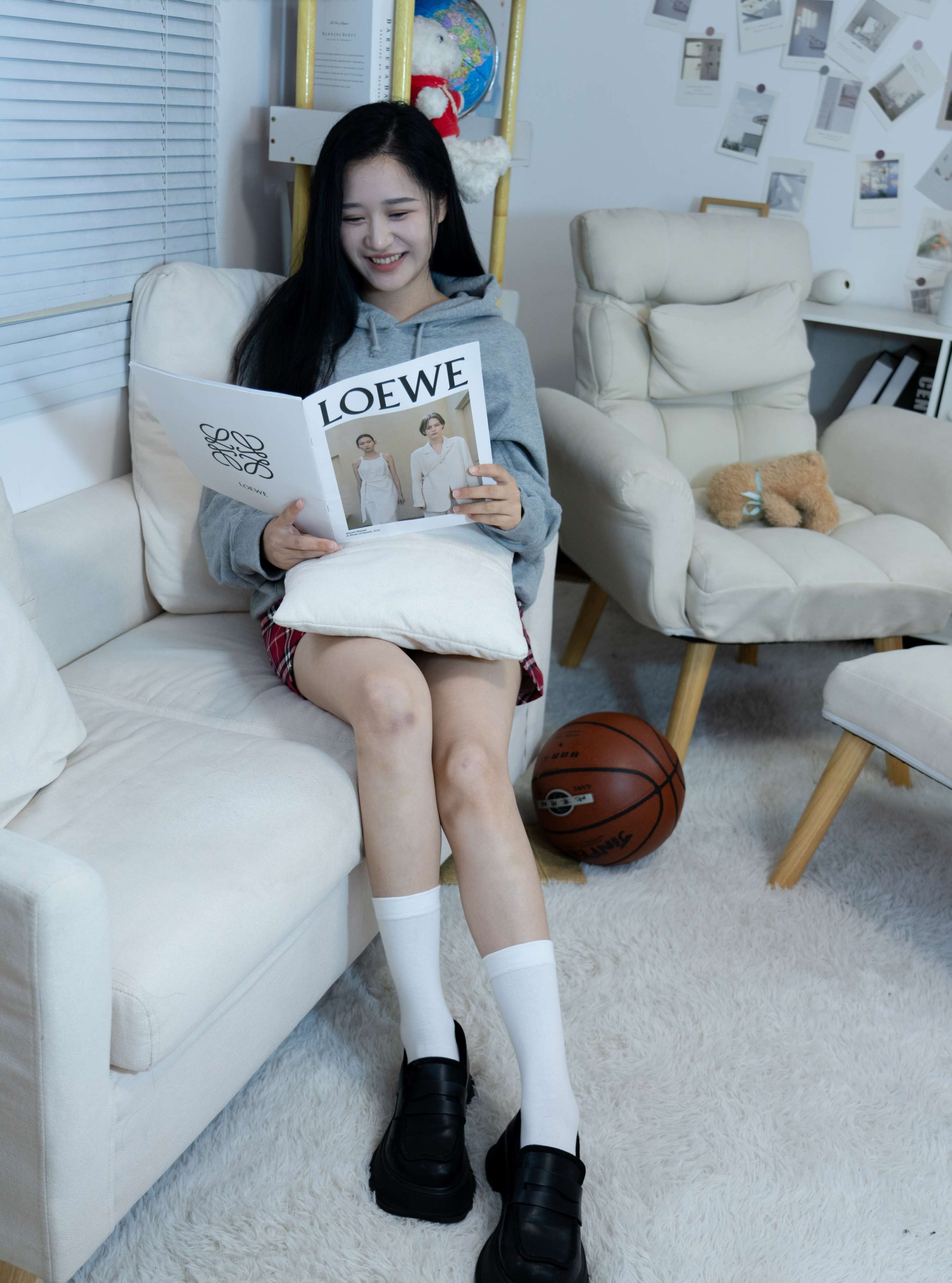 《澜澜 皮鞋 白棉袜 裸足》作品图