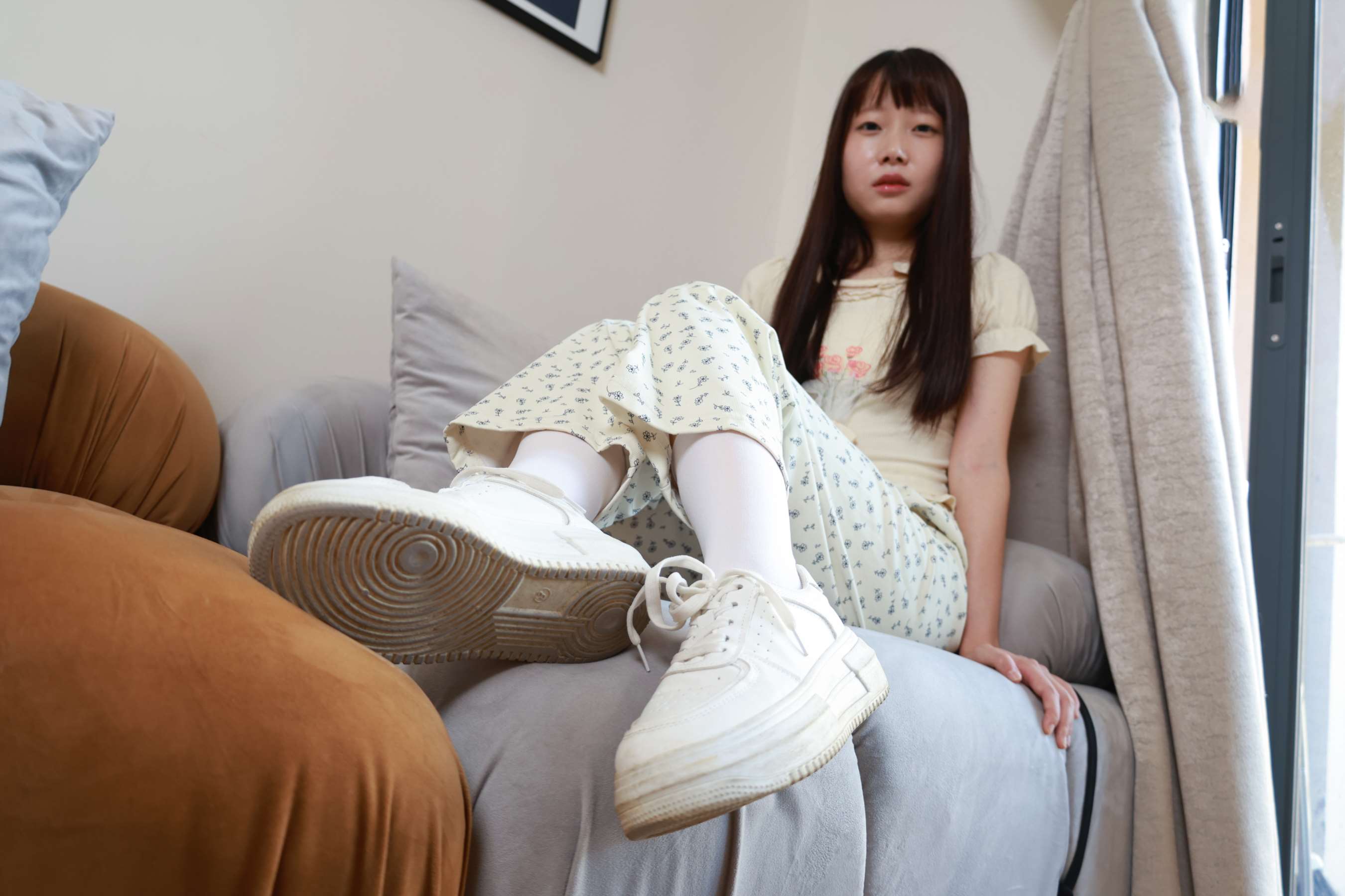 《学姐板鞋の长白袜足》作品图