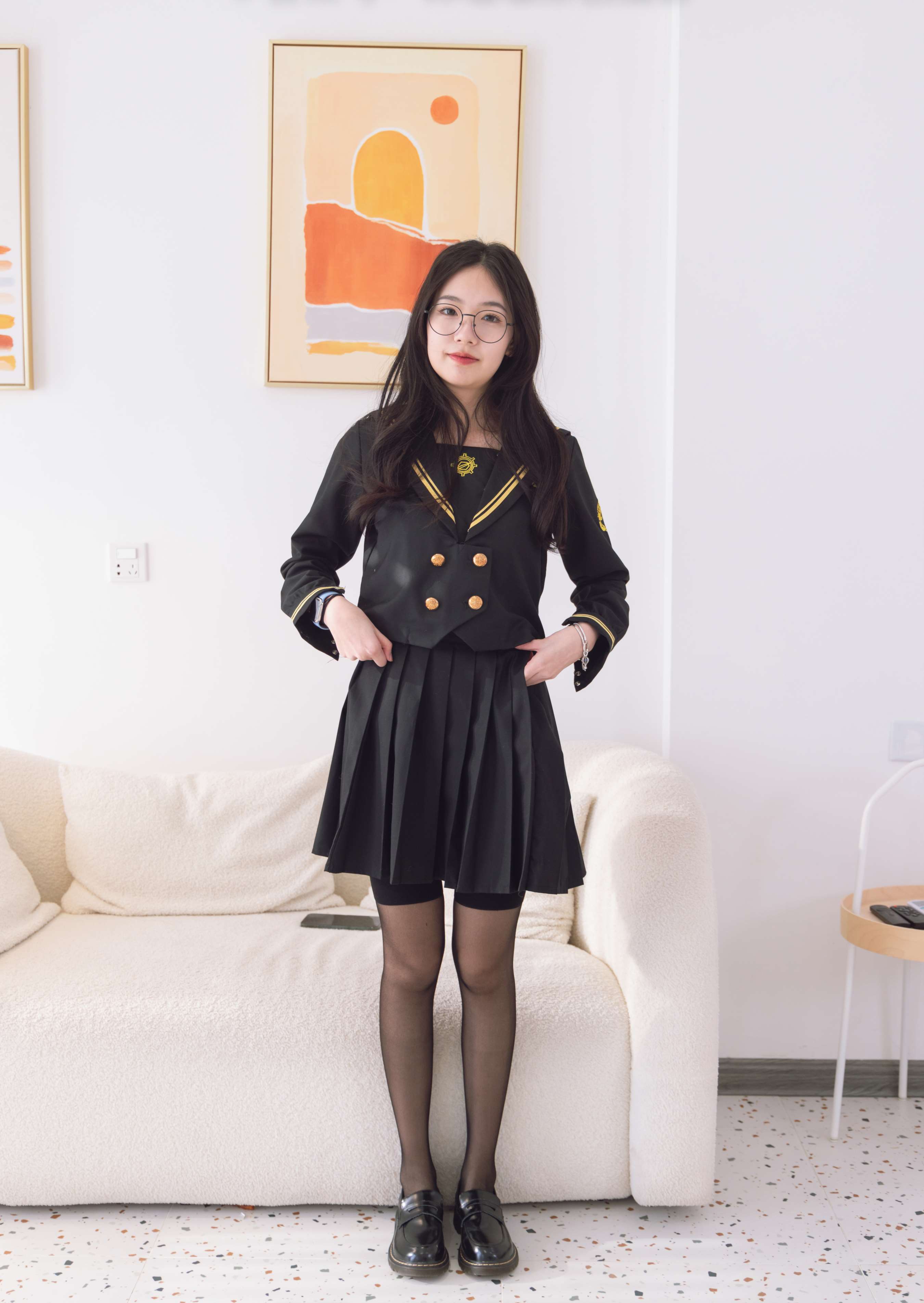 《小甜豆-皮鞋の黑丝大腿袜》作品图