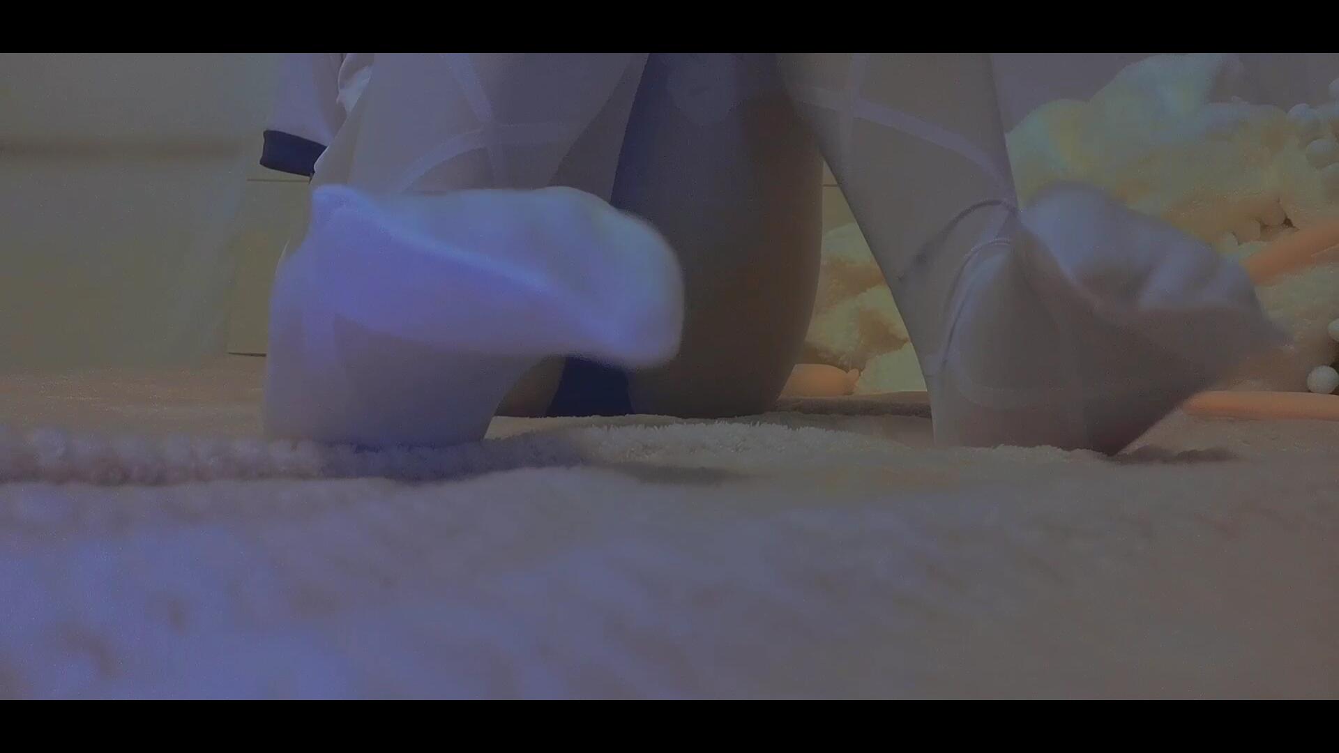 《[视频]地瓜小盆友 白丝黑丝踩棒棒》作品图