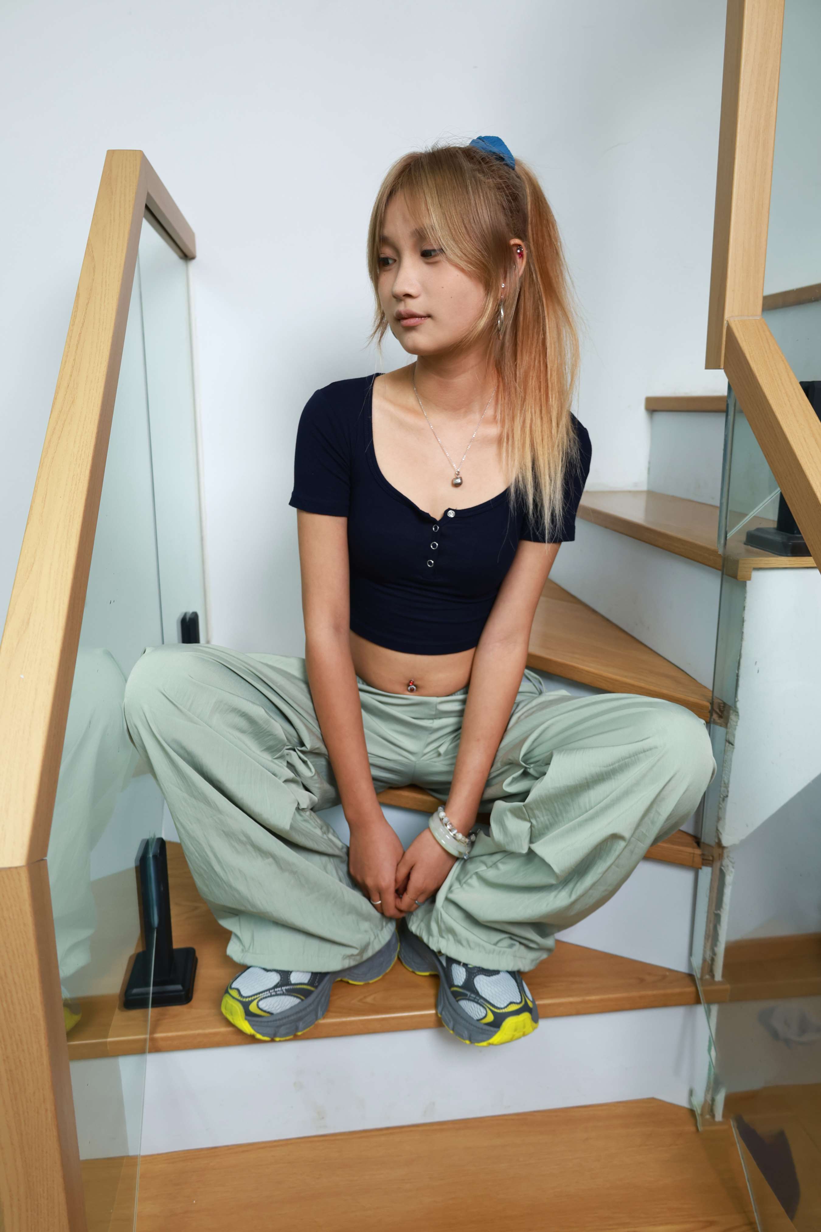 《少女脱棉袜踩蛋糕》作品图