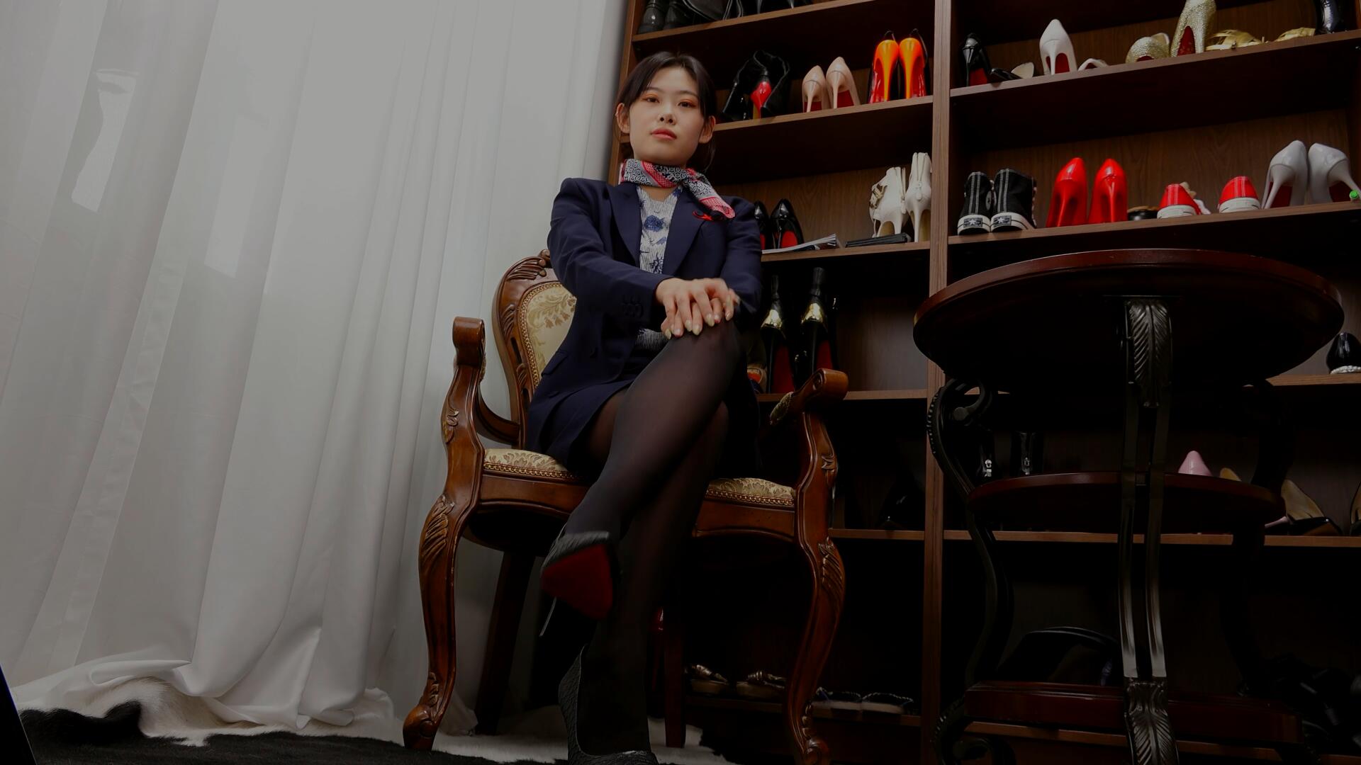 《[寄卖视频] A&F 美女制服工装黑袜高跟》作品图