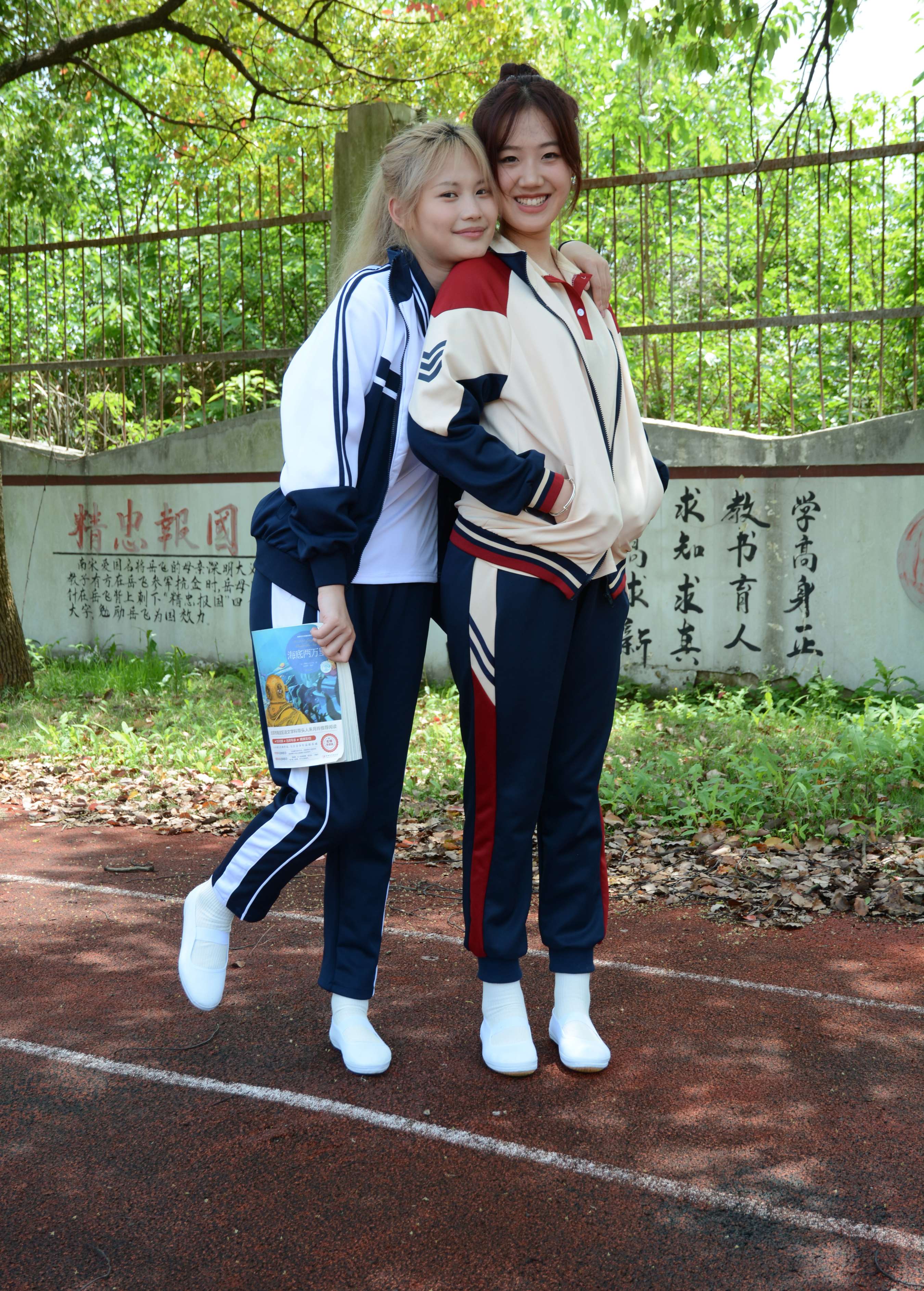 《幺幺、菲菲 再忆童年》作品图