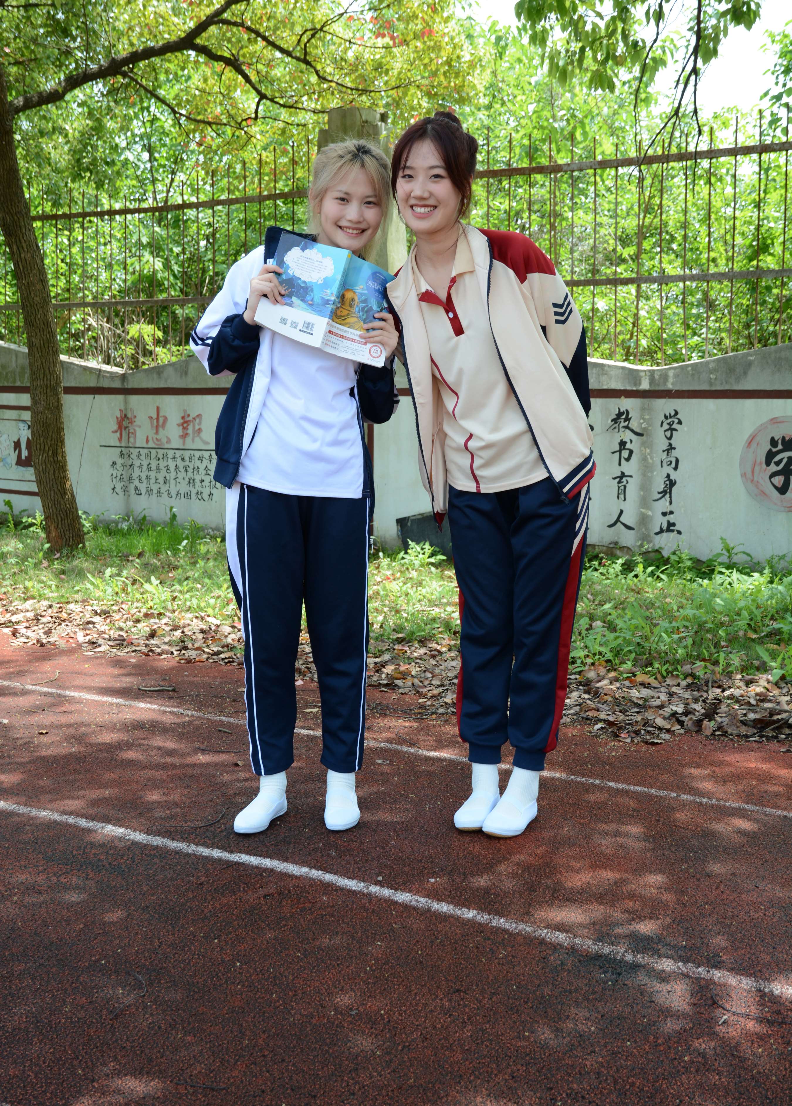 《幺幺、菲菲 再忆童年》作品图