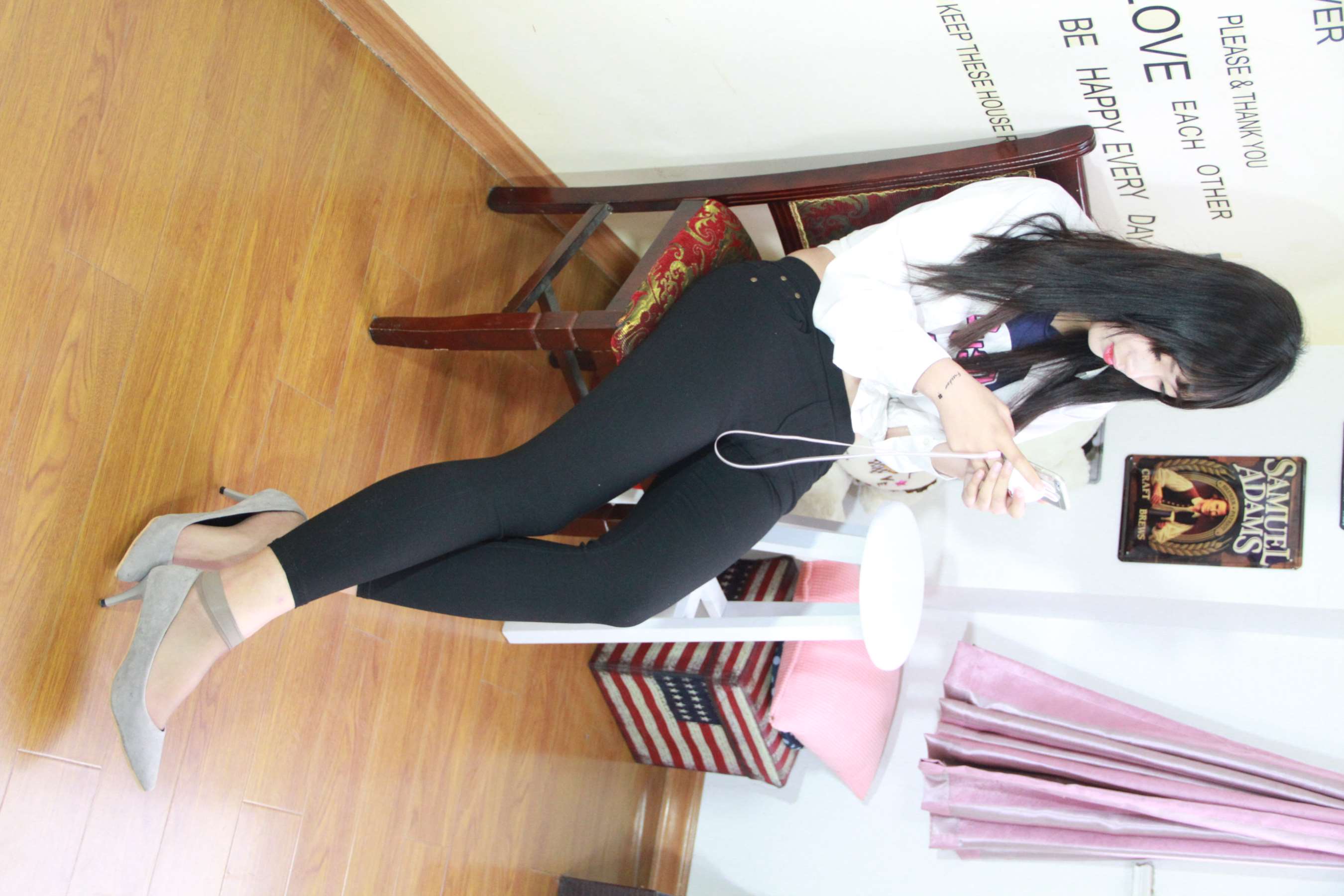 《小姐姐40码大脚丫》作品图