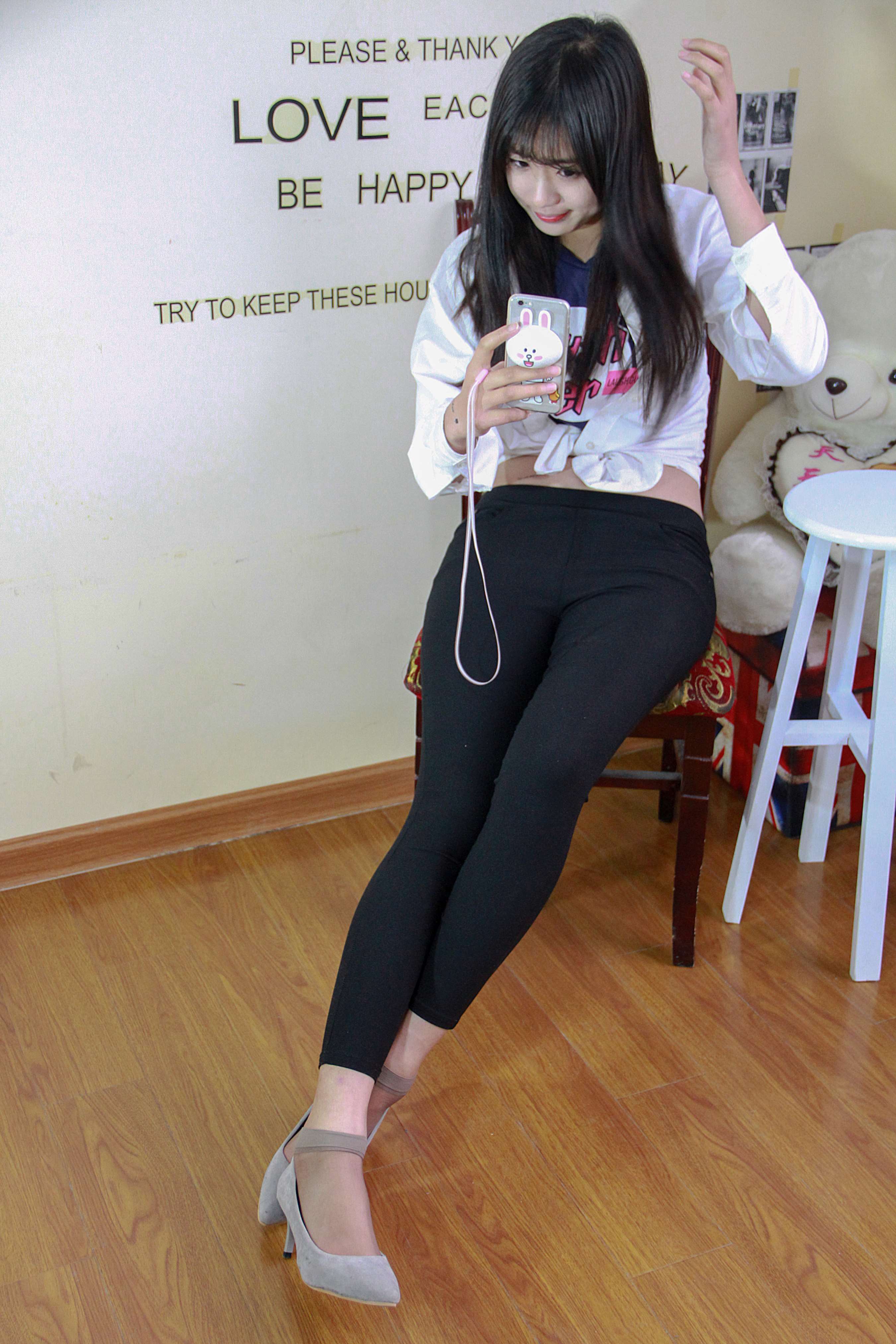 《小姐姐40码大脚丫》作品图