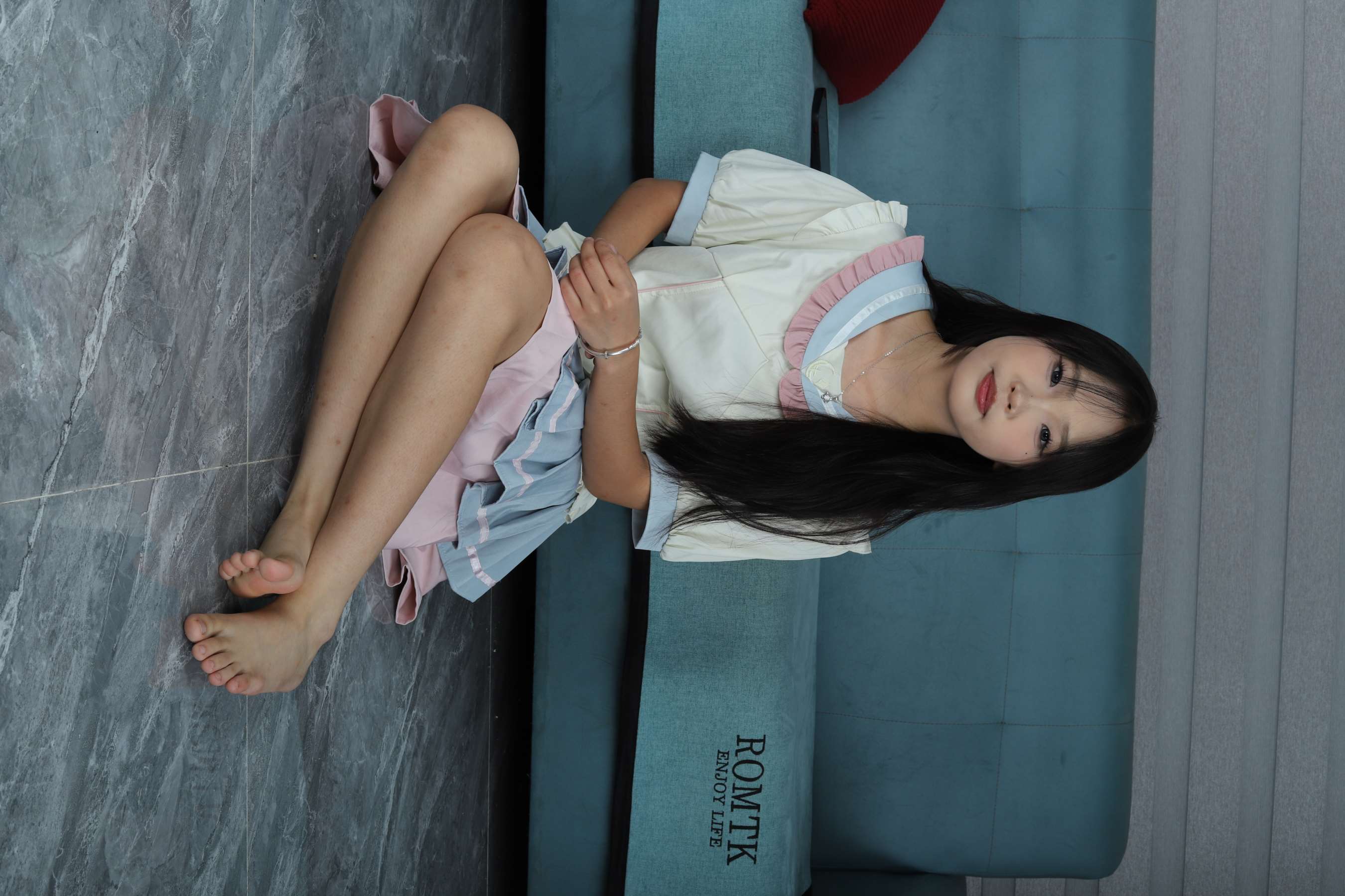 《纹纹秀美脚，人美脚嫩》作品图