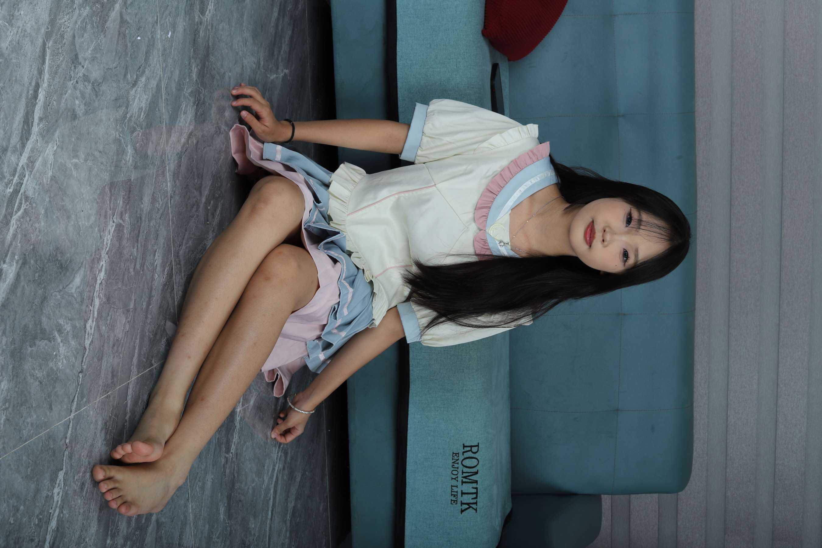 《纹纹秀美脚，人美脚嫩》作品图