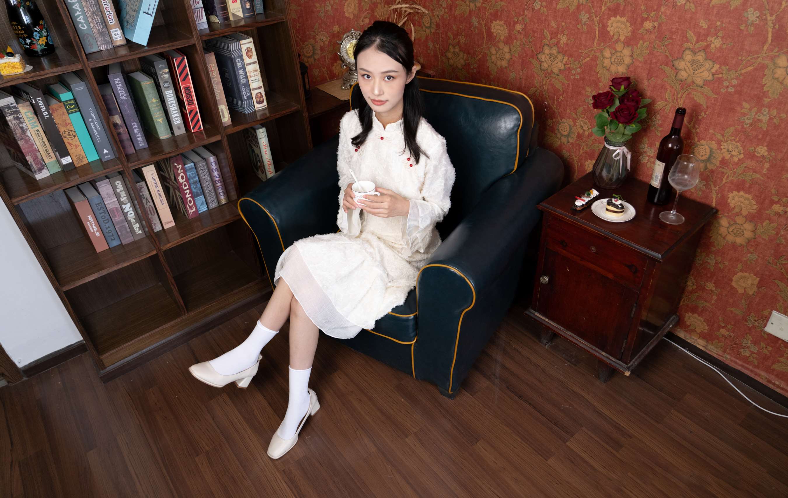 《肉肉-脱白棉袜秀裸足》作品图